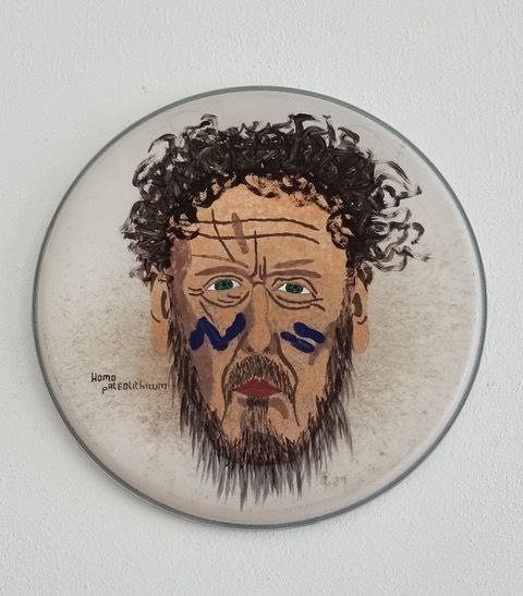 Bild 2 - Benny Gleeson - Drumhead. Lehmputz auf Epoxyharz stabilisiertem Trommelfell. Bild Gleeson.jpeg