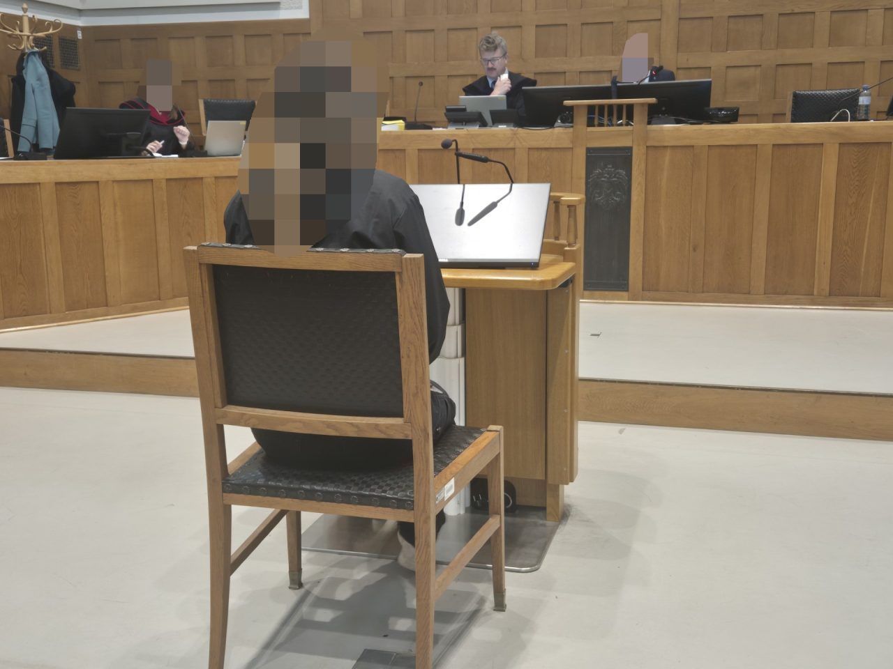Der Schulkollegin mehrere Ohrfeigen verpasst