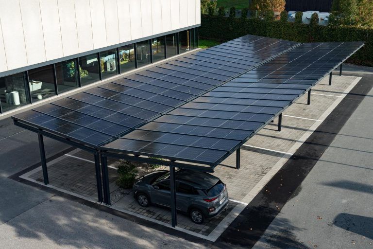 In diesem "Kraftwerk" in Hohenems entstehen Photovoltaik- und Solarthermie-Anlagen