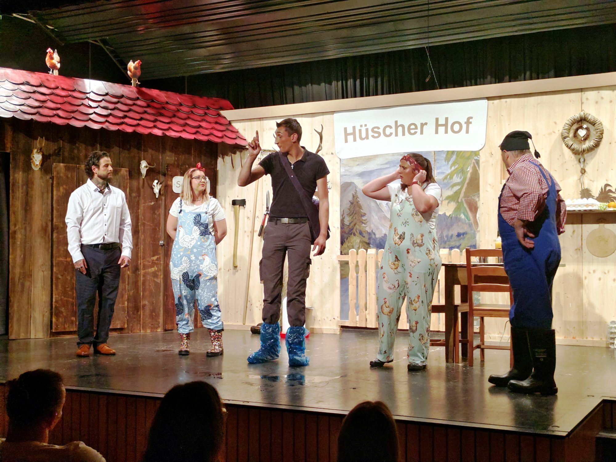 Zum Jubiläum präsentiert die Theatergruppe Dünserberg ein Theaterstück, dass Romantik und KI verbindet.