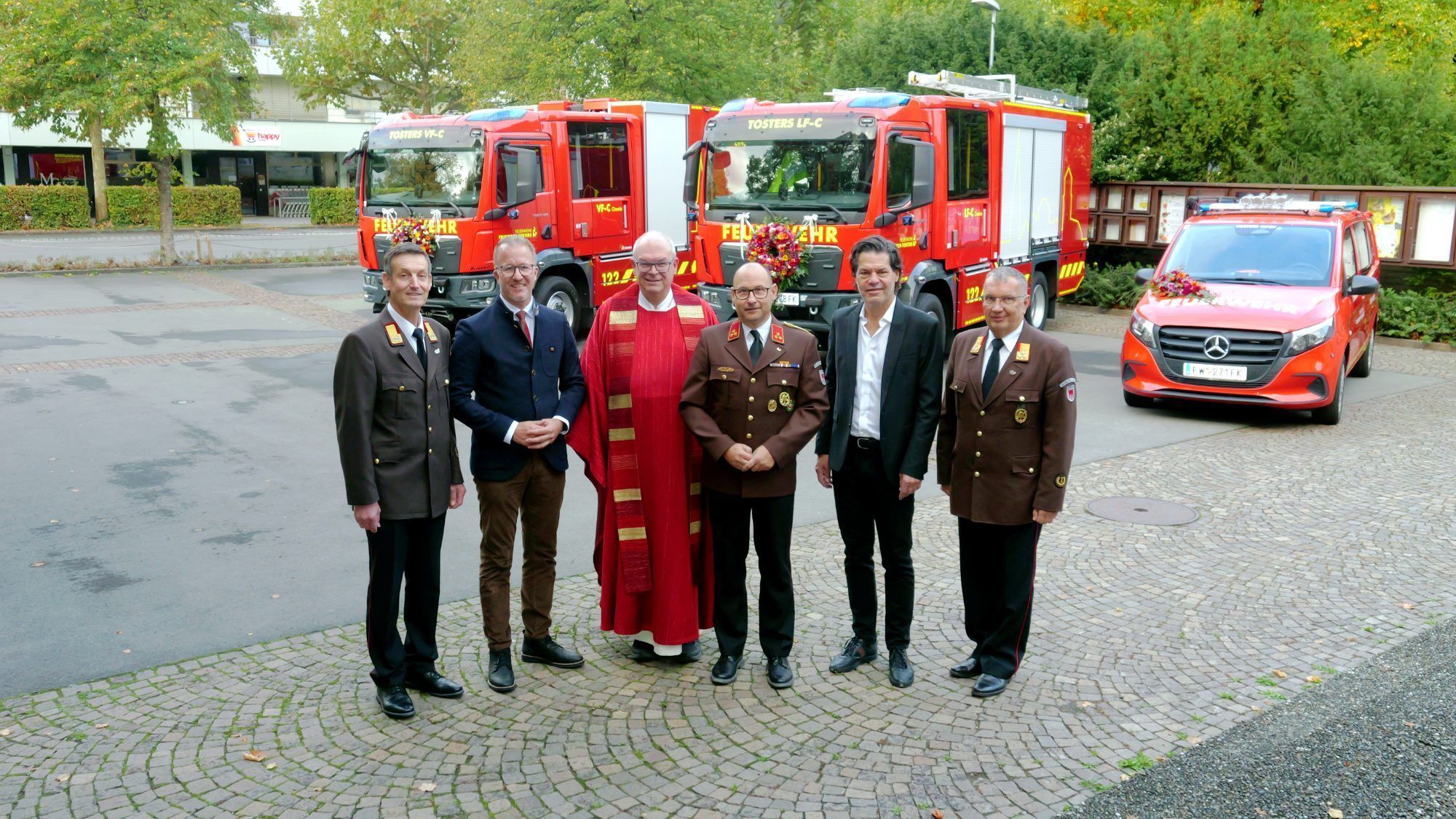 LFI Herbert Österle, LR Christian Gantner, Pfarrer Hubert Lenz, OF Kommandant Daniel Peter, BM Manfred Rädler, BFI Wolfgang Huber.