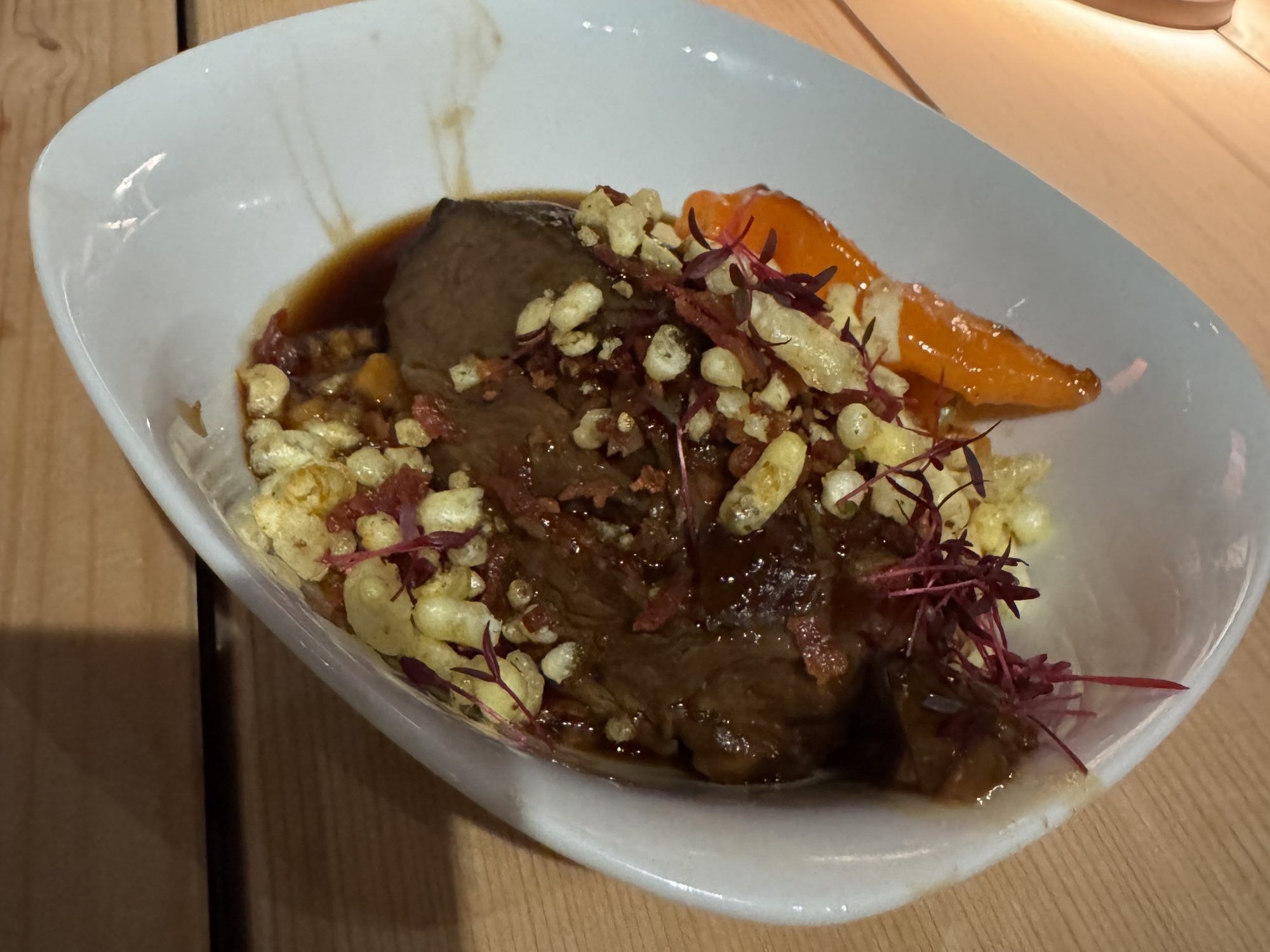 Kalbsbacke mit Kürbis, Habanada und Crumble.
