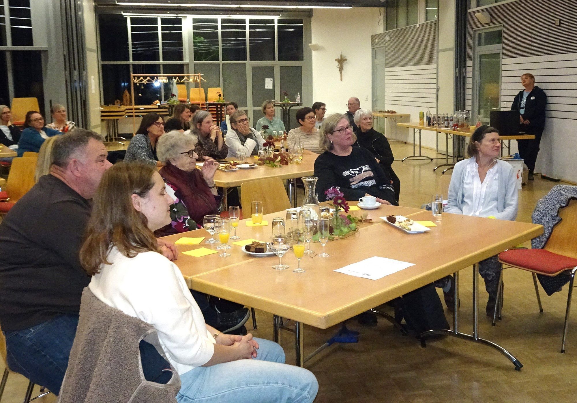 Die Hatler Bücherei war auch am Abend gut besucht.