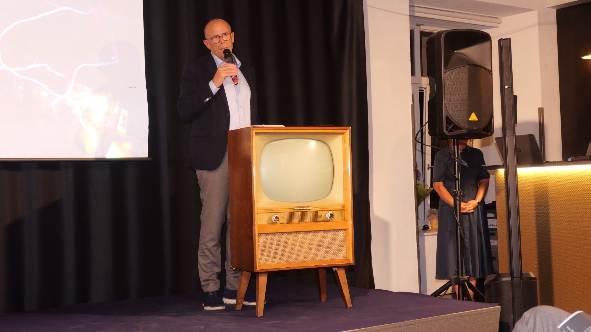 Vergangenheit als Wegweiser: Bürgermeister Walter Gohm erinnerte bei der Eröffnung an die Anfänge des Elektromuseums im ehemaligen Betriebsgebäude von Ganahl.