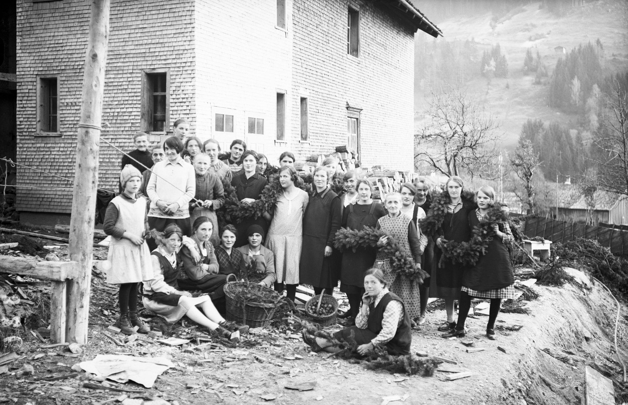 Vorbereitung der Kirchweihe im Mai 1932