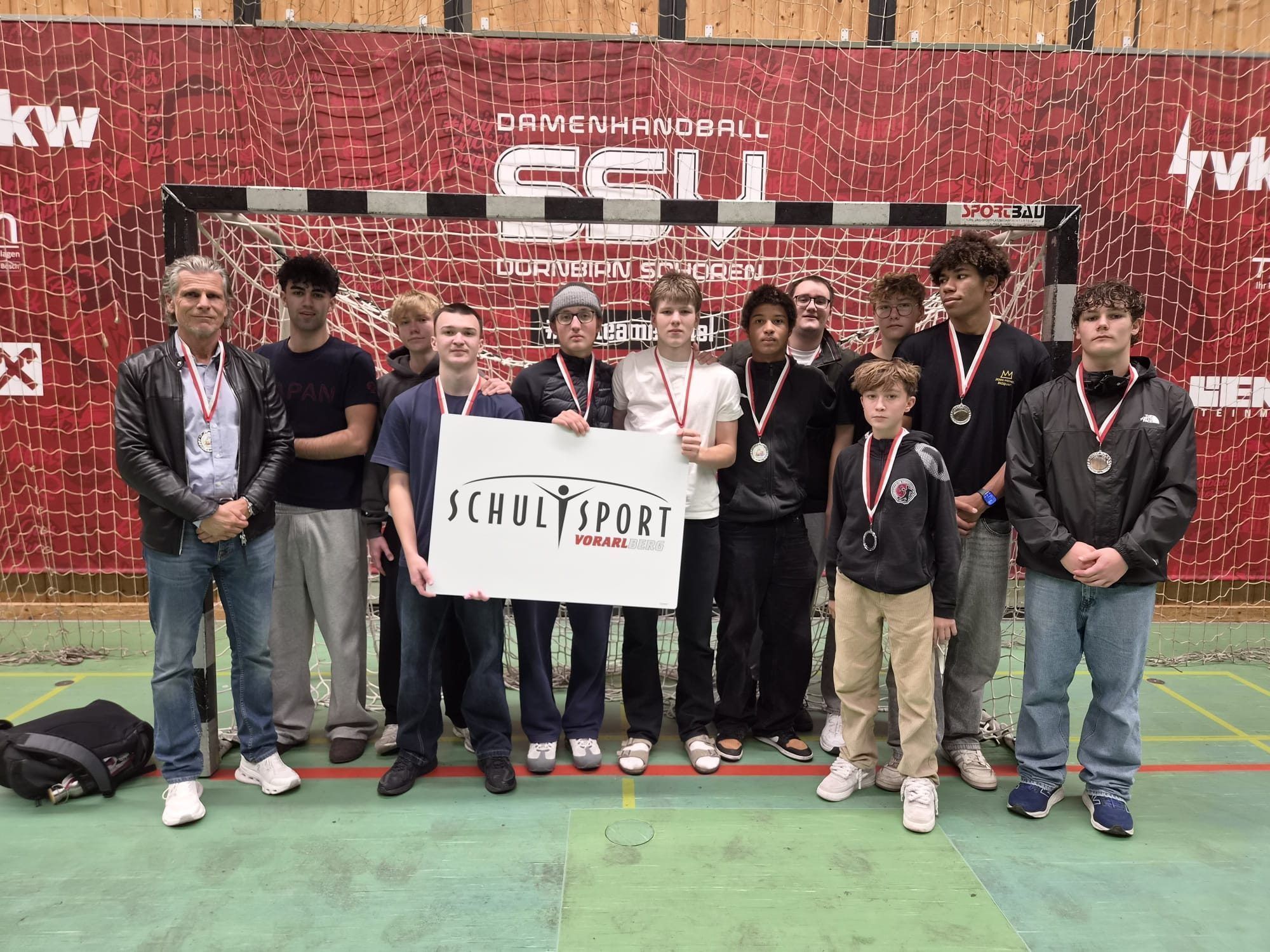 Die Burschen setzen sich bei der Handball-Landesmeisterschaft durch und qualifizieren sich für die Bundesmeisterschaft, die heuer in Bregenz stattfinden wird.