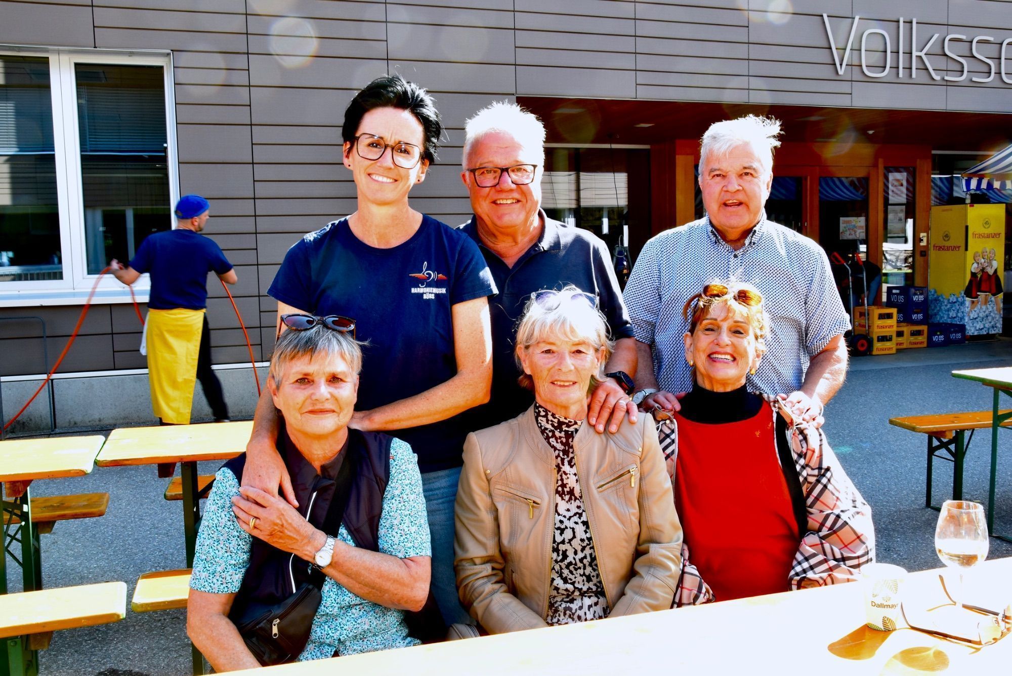 Gerda Schuler, Marlies Linder, Marlene Morscher sitzend, Margit Streit, Günter Tschenett und Egon Linder stehend.