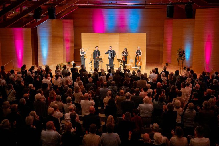 alpenarte 2026_Martynas Levickis und Mikroorkestra_Foto Gabi Metzler (3).jpg
