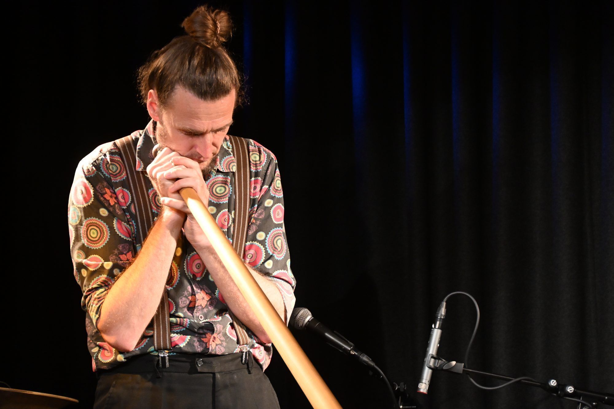 Johannes Bär (alle möglichen Instrumente - hier Alphorn)