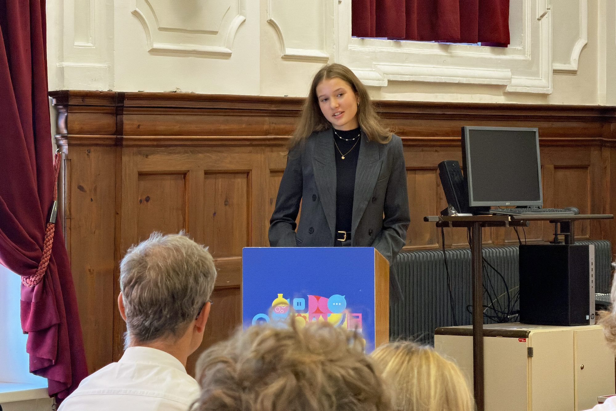 Elisabeth Himmer hielt die Dankesrede im Namen aller Schülerinnen und Schüler.