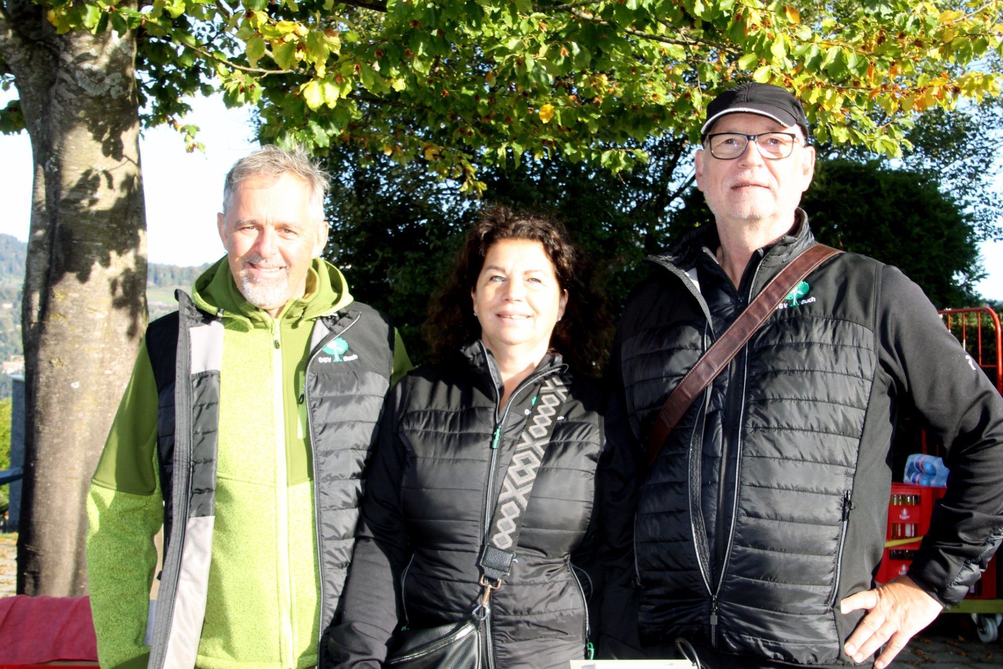 Gerald, Carmen und Karlheinz waren für den Obst- und Gartenbauverein Buch im Einsatz.
