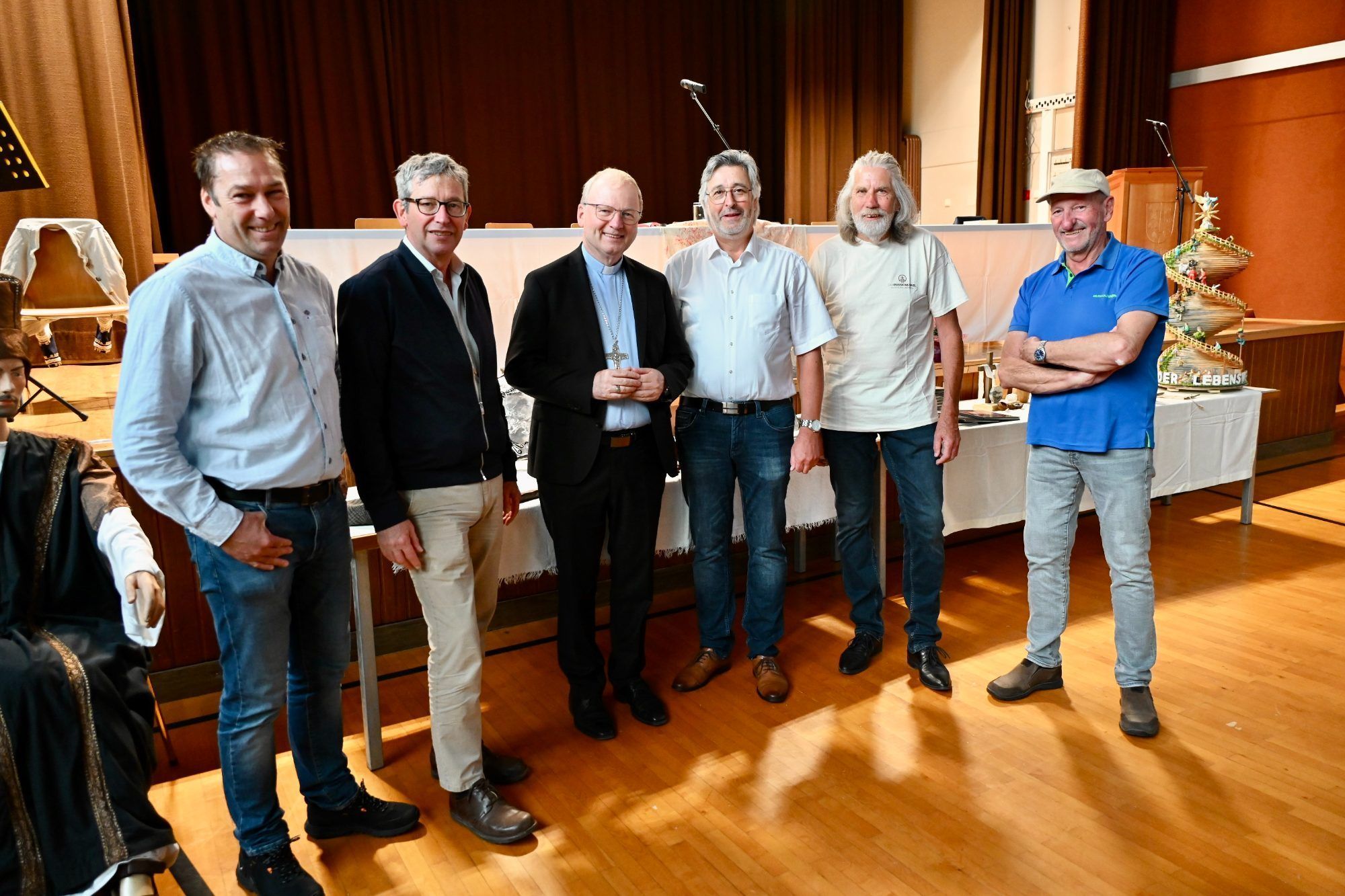Bgm. Martin Burtscher, Bgm. Hans Peter Pfanner, Bischof Benno Elbs, Oswald Wachter, Klaus Kühlechner und Werner