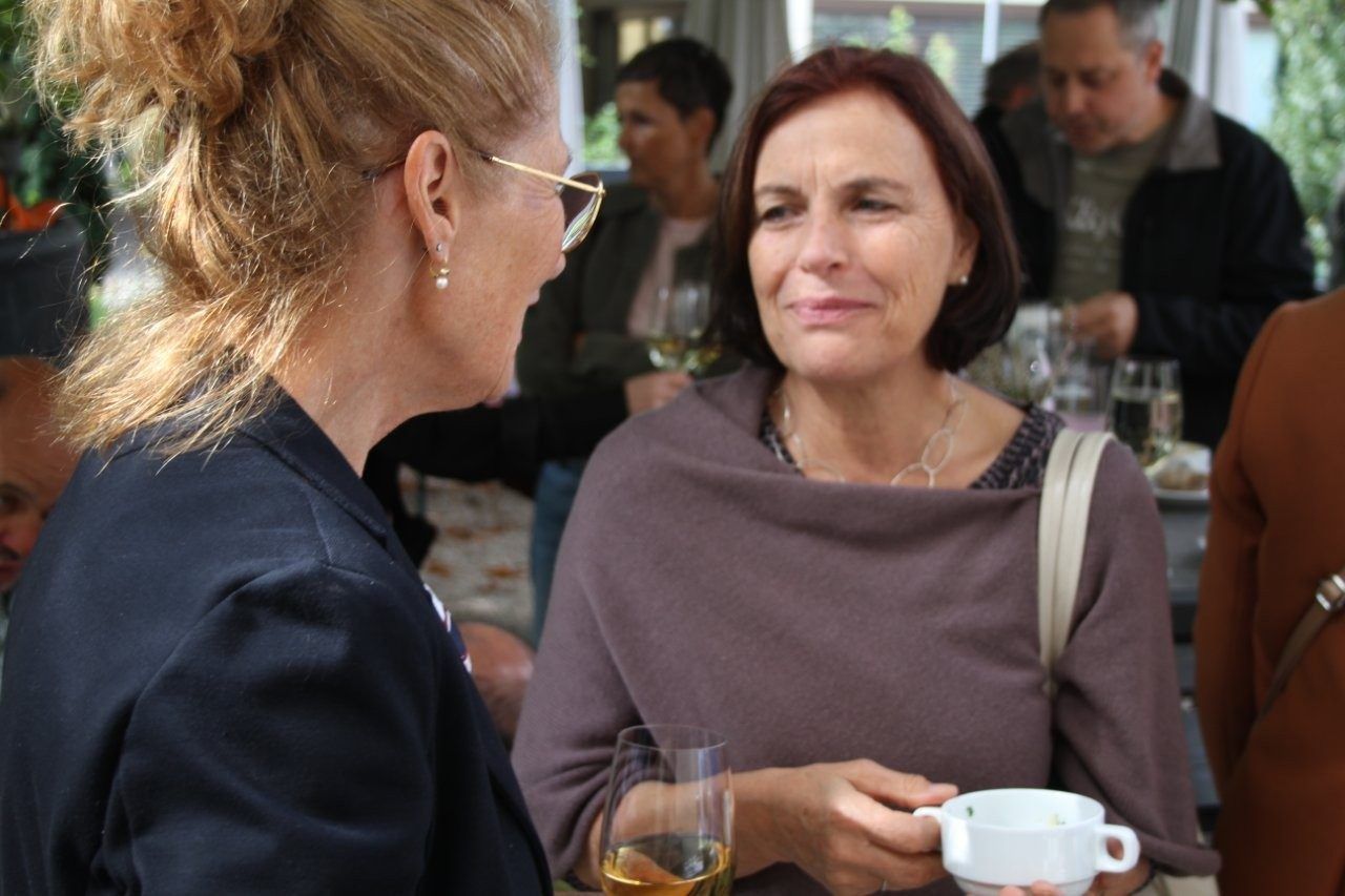 Margrit Bösch (r.) mit Annette Stemmer im Talk. 