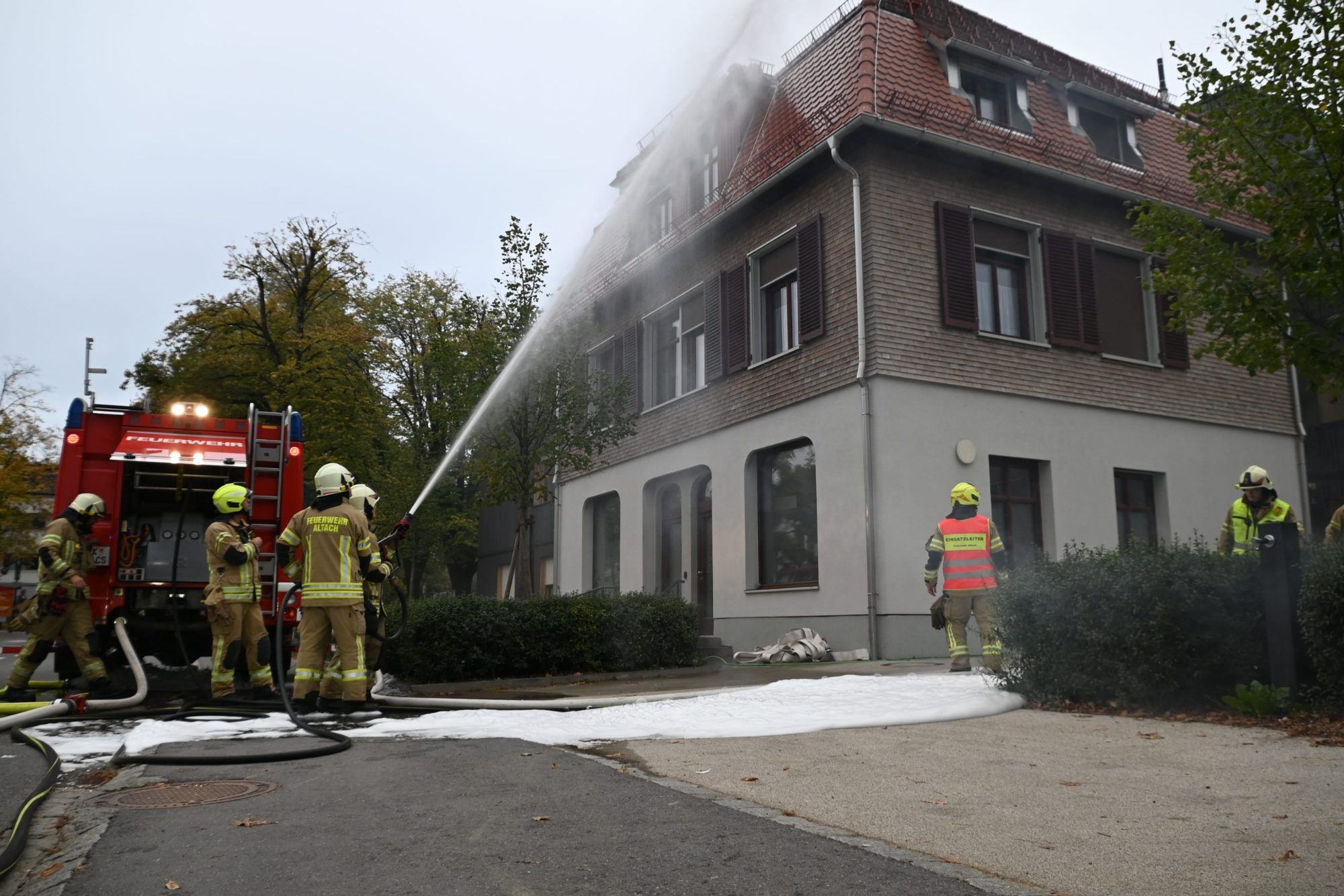 Menschenrettung und Brandbekämpfung: Die Feuerwehr Altach stellte bei ihrer Herbstübung im Paulihaus ihr Können unter Beweis.