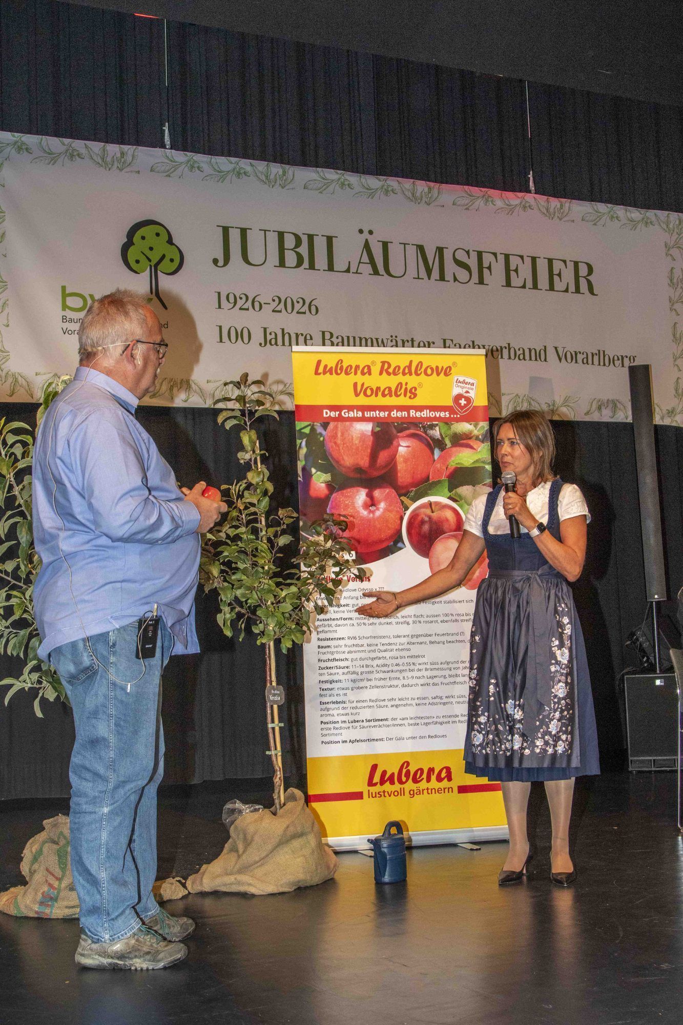 Obstsortentaufe von zwei neuen Produkten.