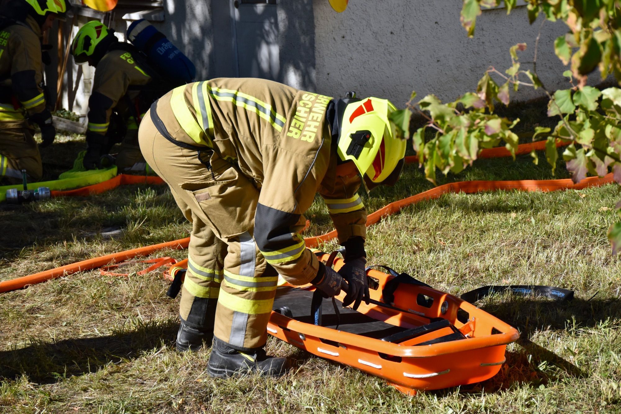 Vorführungen der Feuerwehr, Feuerwehr-Minigolf-Parcours und Blick ins Feuerwehrhaus Gantschier.