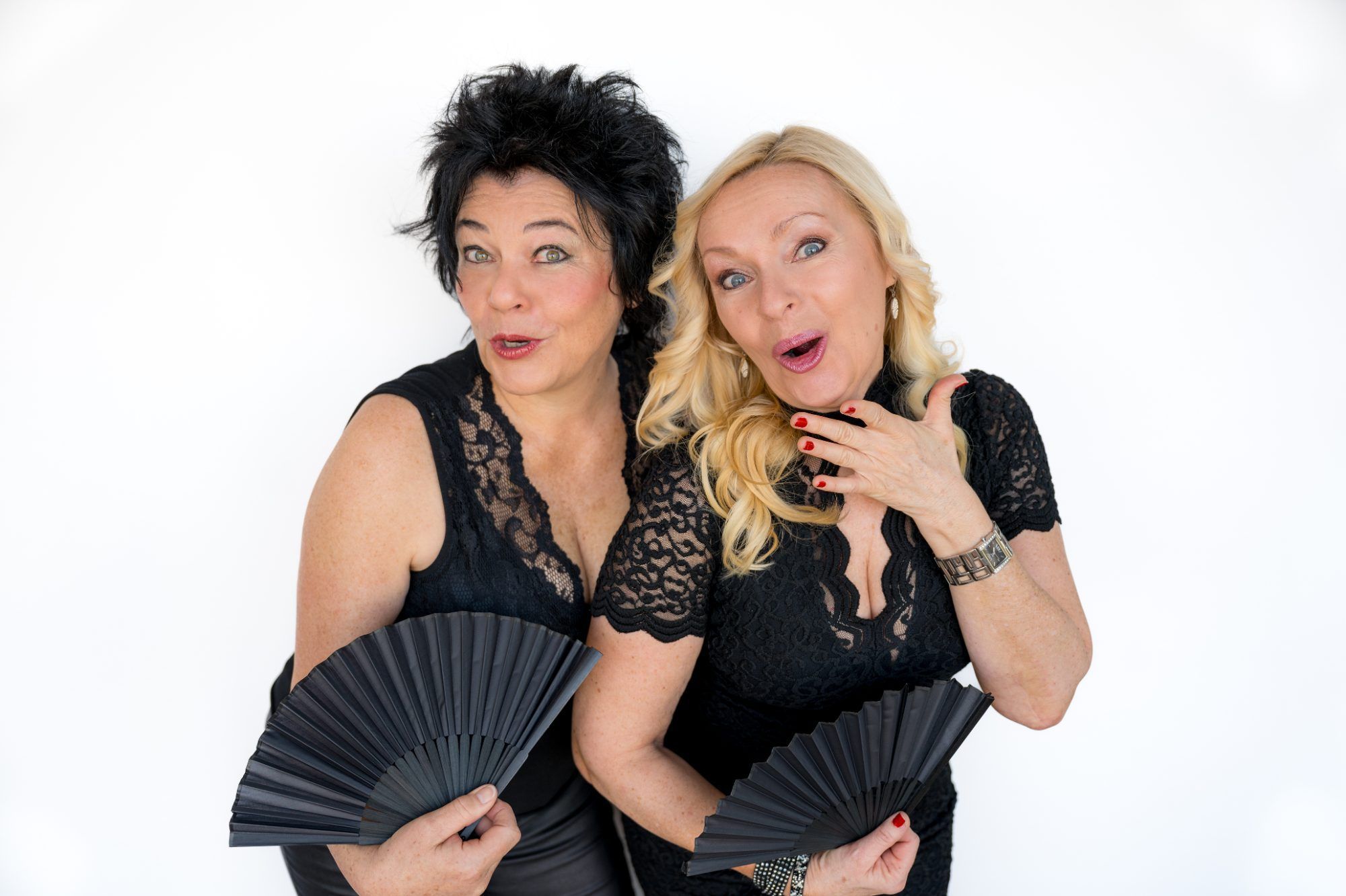 Bringen Heiss nach Hörbranz: Die Feuerbienen: Sabine Marte (li) und Christine Nachbauer (re) Foto (c) Birgit Riedmann.