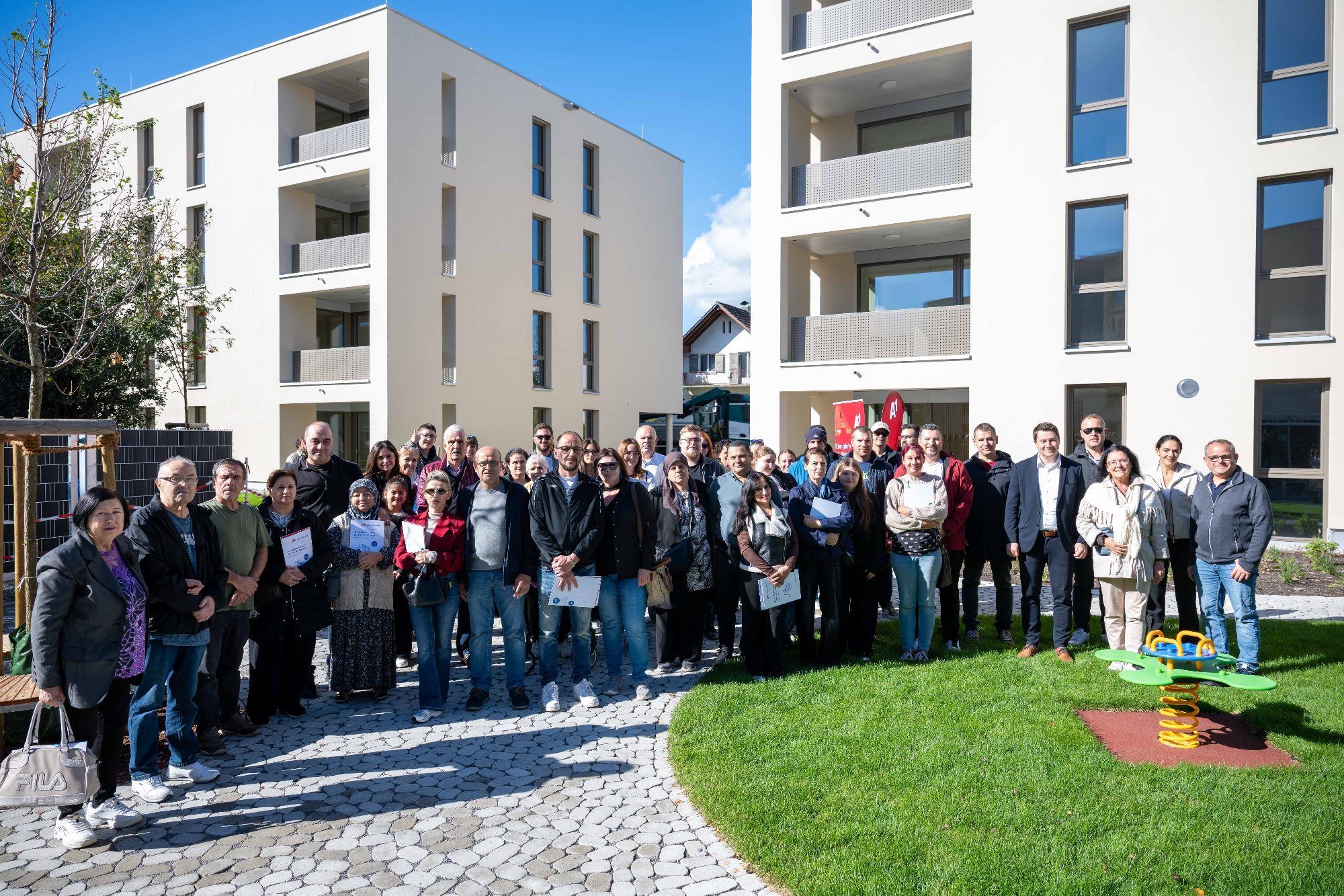Mit der Schlüsselübergabe beginnt für die Bewohner der 31 neuen Mietwohnungen in Lustenaus Reichsstraße ein neuer Abschnitt.