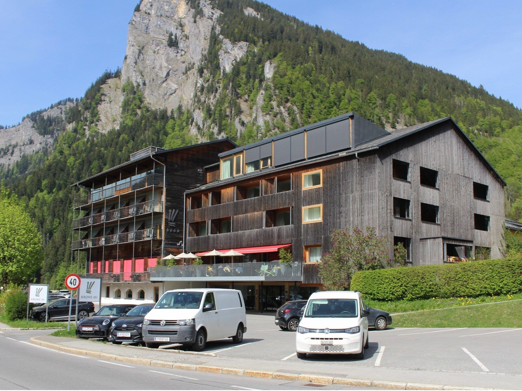 Au hat mit deutlichen Zuwächsen Damüls als nächtigungsstärkste Gemeinde im Bregenzerwald heuer abgelöst. Geschuldet war das vor allem den im Sommer 2025 modernisierten und erweiterten Tophotels Adler, Krone (Bild) und Post.  