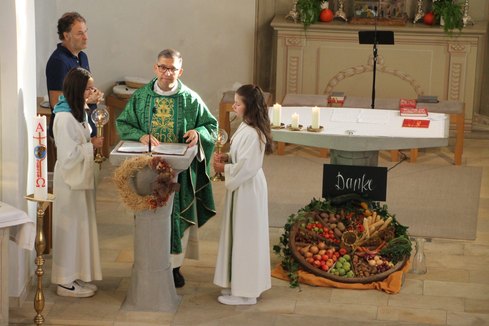 Gottesdienst mit nachdenklichen Tönen rund um die Trockenheit zum Erntedank in der Pfarrkirche Buch.