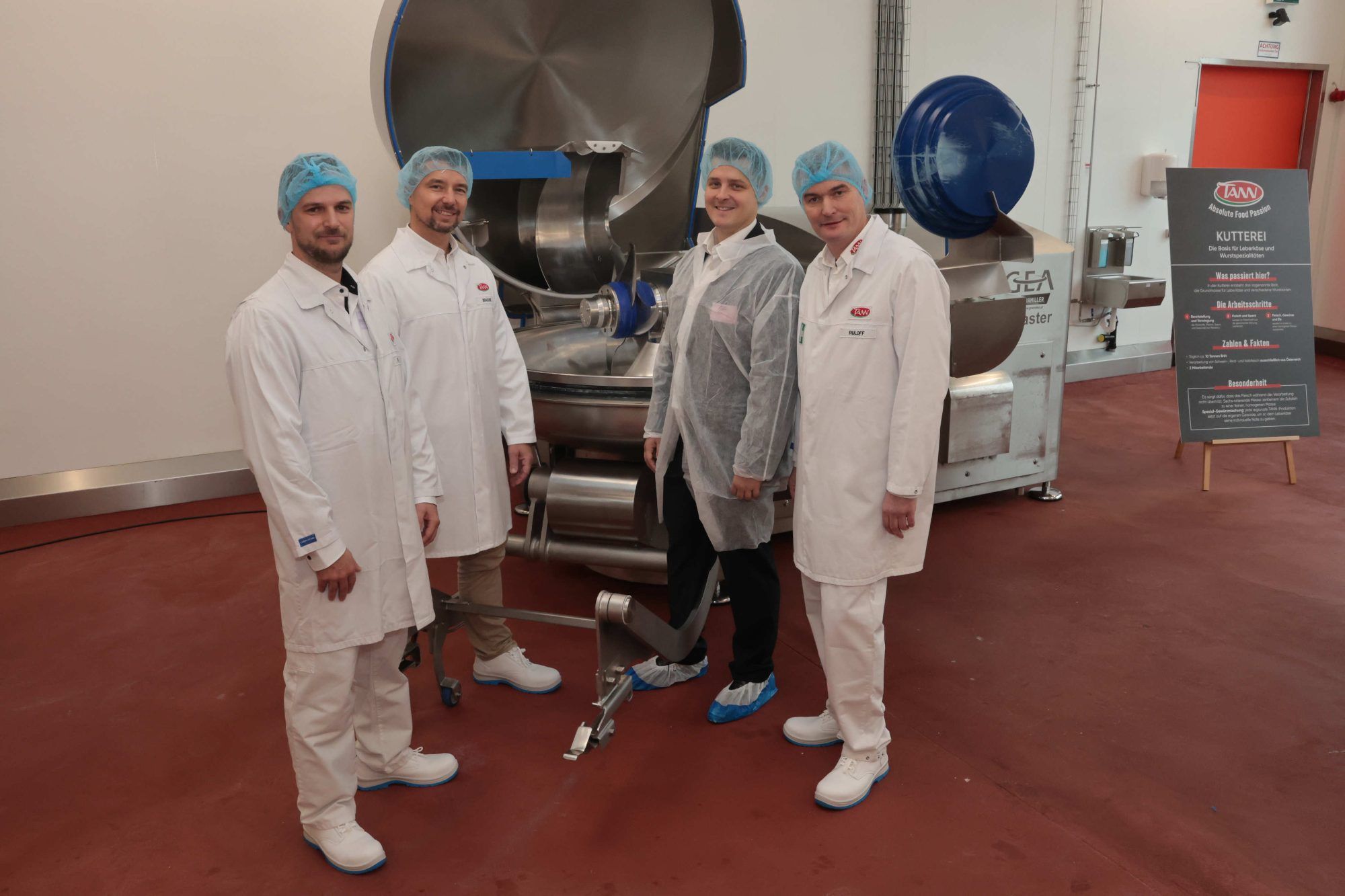 Aris Hopovac, Ewald Bracher, Benjamin Portugaller und Josef Rudolf vor dem