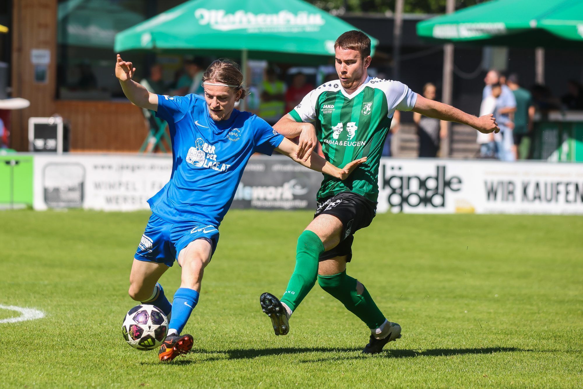 Elijah Thurnher und Christopher Nagel liefern sich packende Zweikämpfe. VN-Stiplovsek