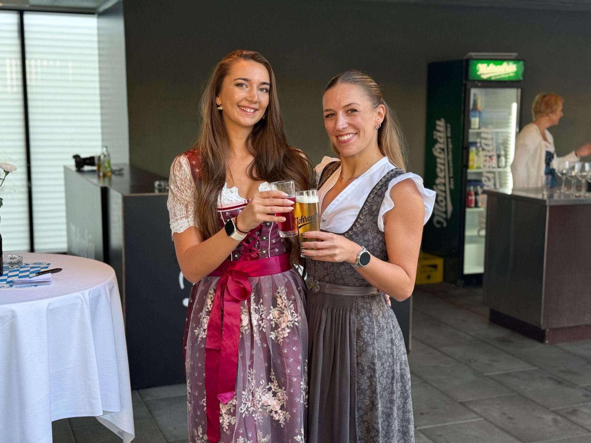 Ein Prost auf die Jubilare von Michelle Schusterreiter und Lena Stifter