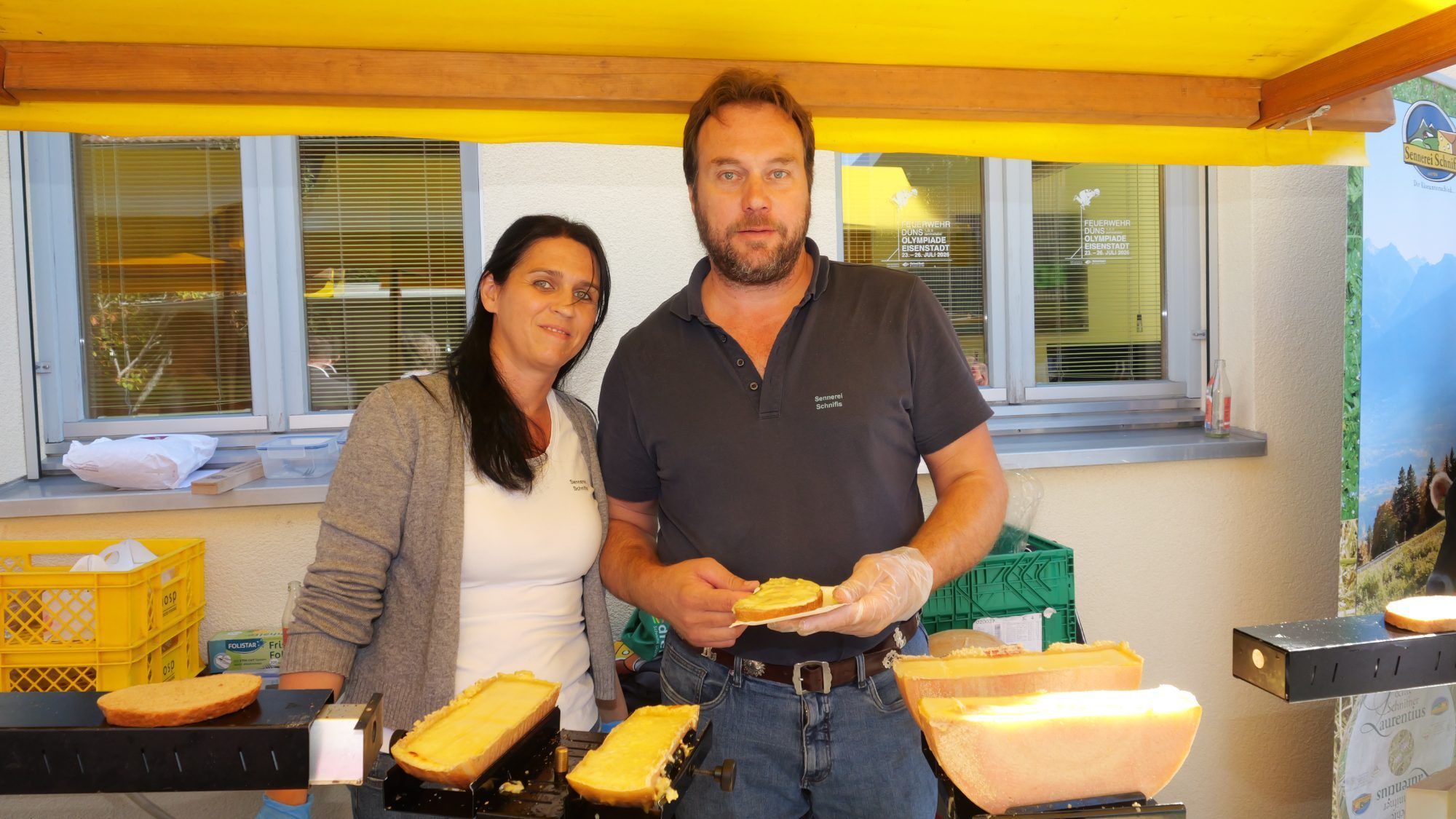 Käsegenuss aus Schnifis: Das Raclette mit Laurentius Pikant von der Sennerei Schnifis fand bei den Marktbesuchern großen Anklang.