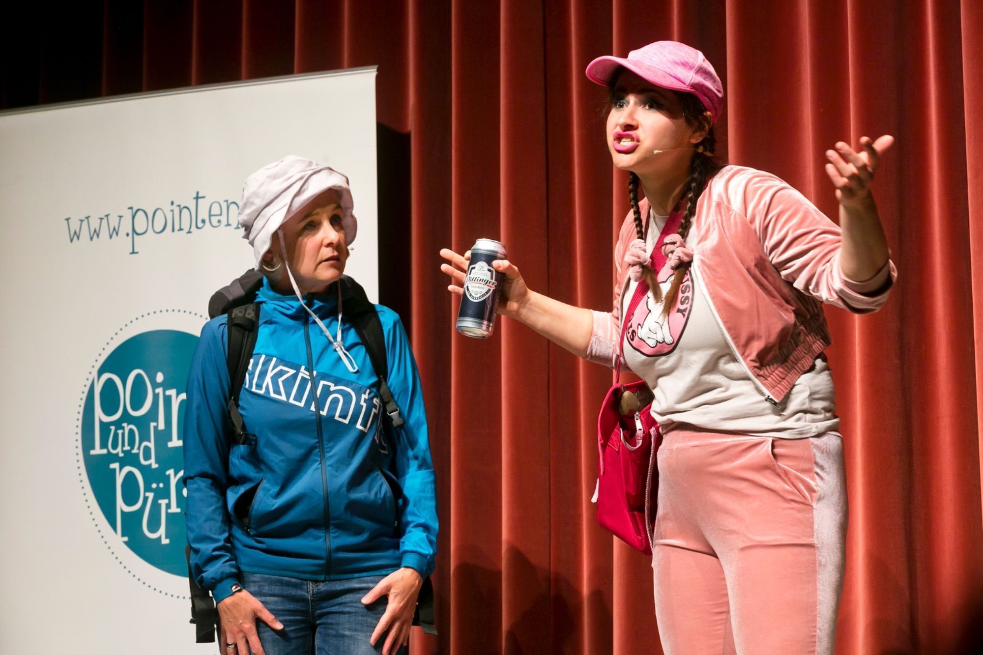 Katharina (Heike Montiperle) und Jessy (Teresa Lampert) sind nicht immer einer Meinung.