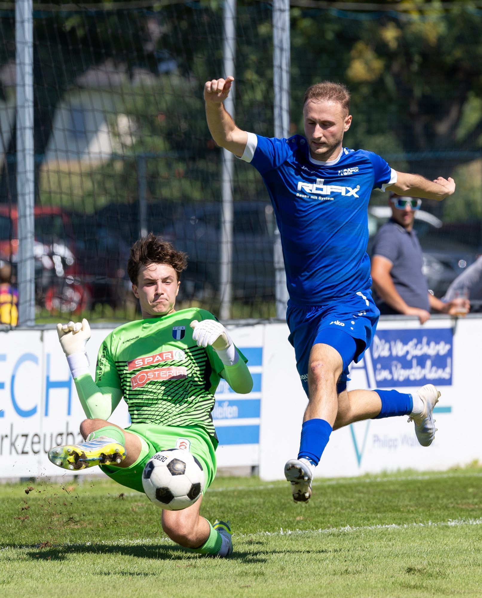 Röthis Goalgetter Arbnor Rexhaj ist immer gefährlich. VN-Paulitsch