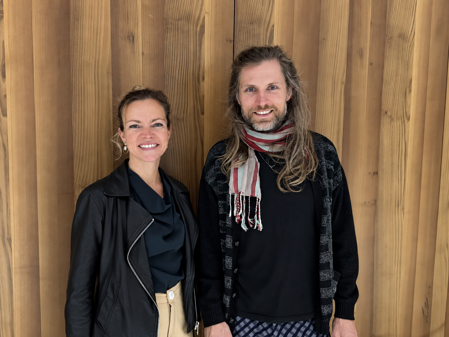 Kulturamtsleiterin Christiane Zaunmair (Dornbirn) mit Theatermacher Andreas Jähnert.