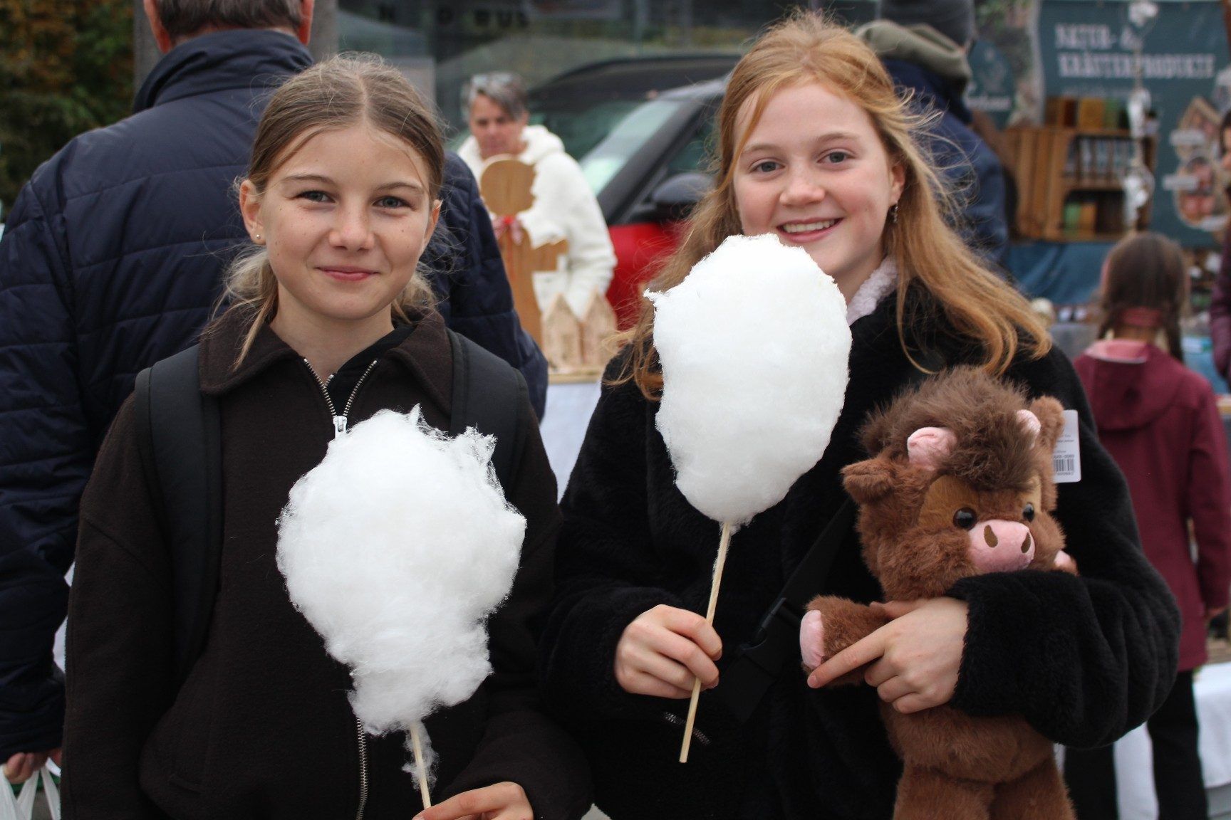 Zuckerwatte – für jugendliche Marktbesucher fast Pflicht.