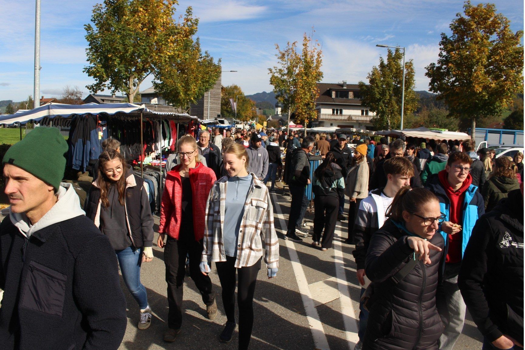 Auf der Marktmeile L 200 herrschte stundenlang heilloses Gedränge.