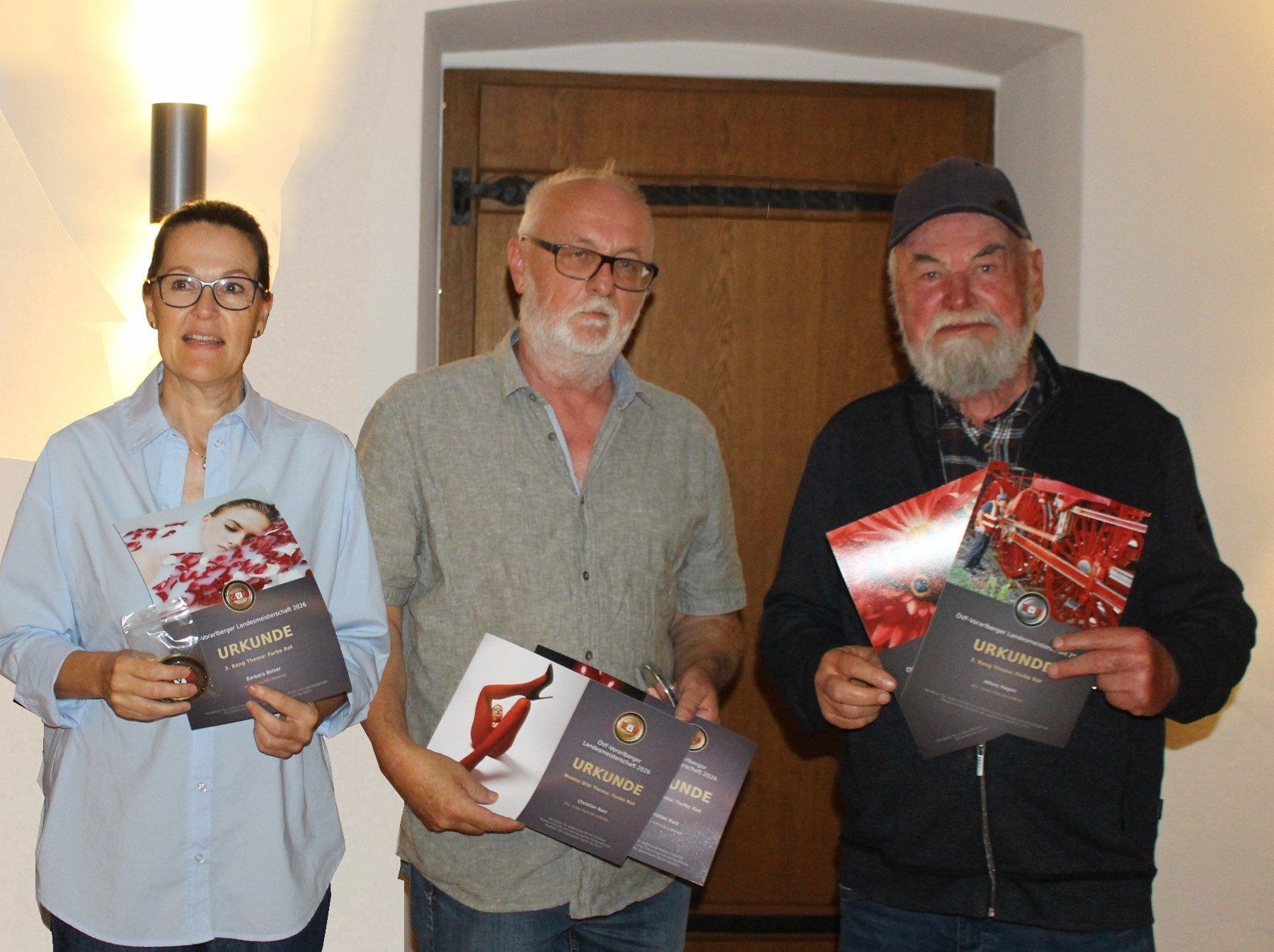 Lustenau dominierte die Kategorie „Thema Farbe Rot“: Christian Kurz gewann vor Alfons Hagen und Barbara Beiser. Kurz und Hagen sicherten sich auch ex aequo Gold für das beste Bild dieser Kategorie.