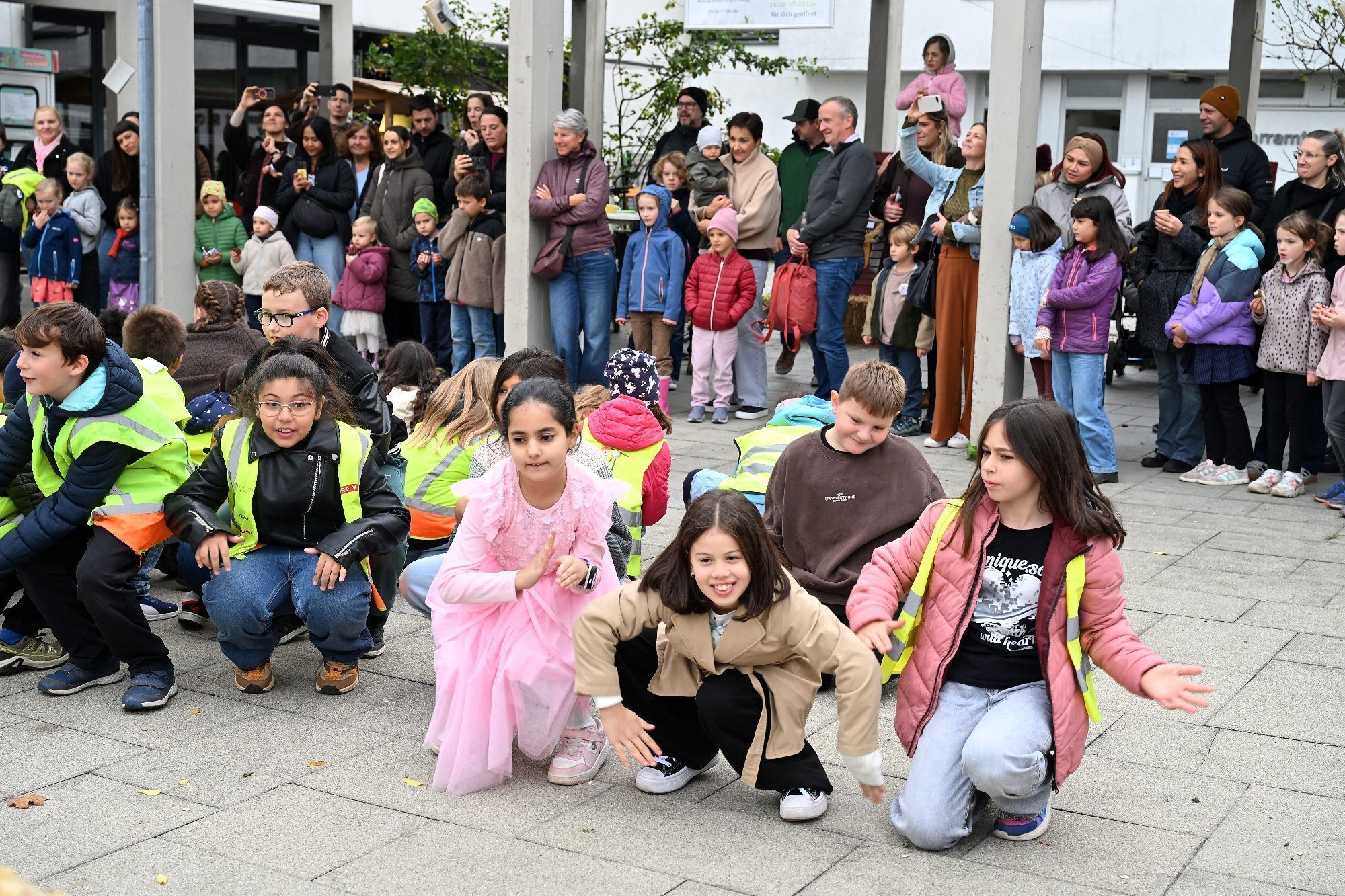 Glücklicherweise hielt das Wetter und der Flashmob konnte wie geplant draußen stattfinden.