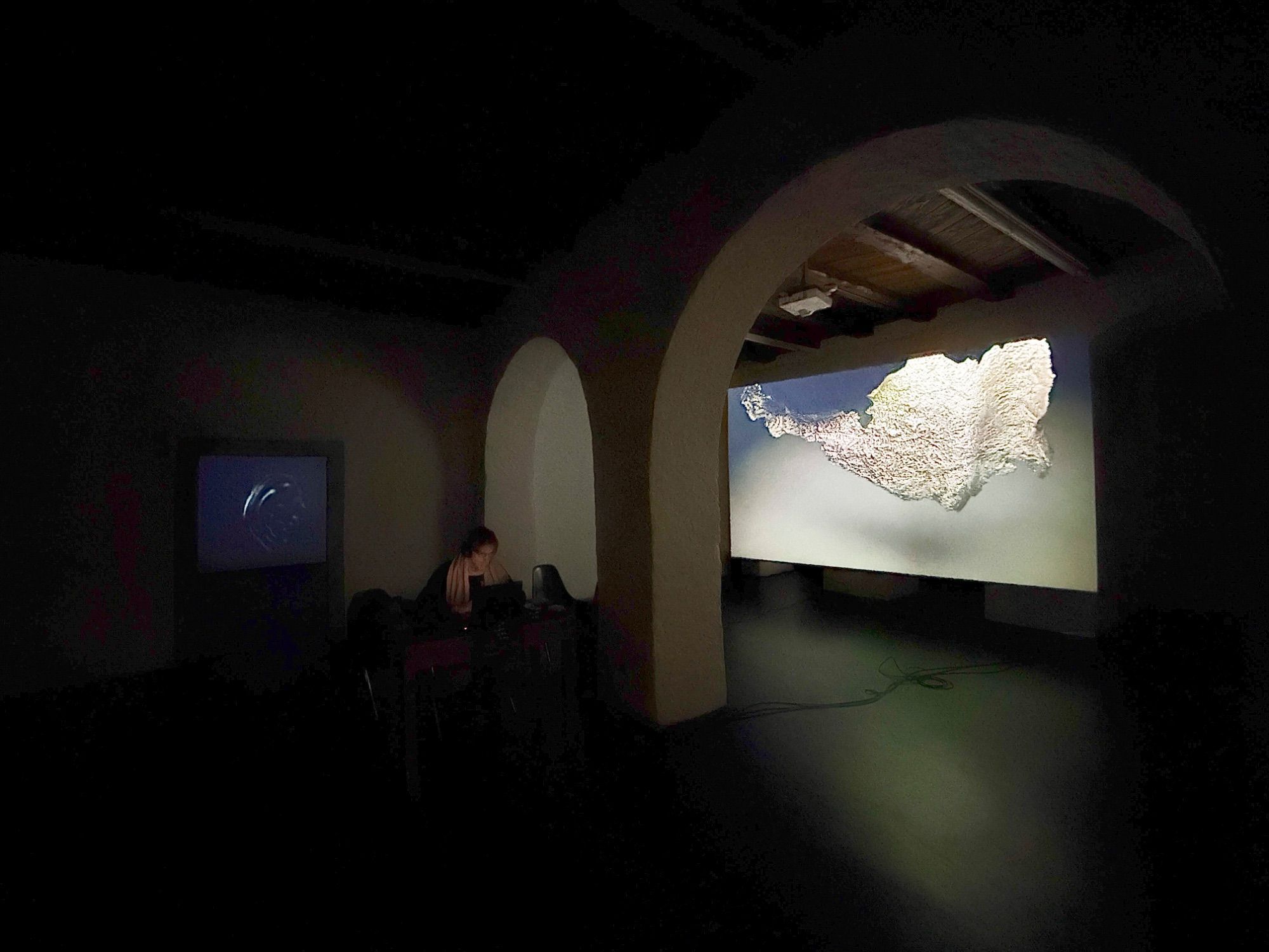 Heralds´Waves von Filip Caranica sind im Untergeschoss zu sehen und zu hören