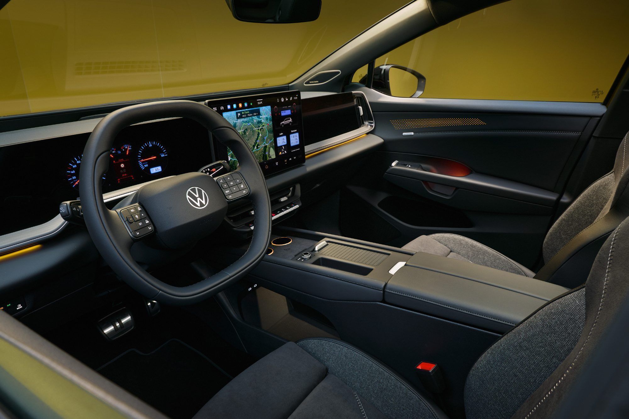 Auch drinnen alles neu: Cockpit-Layout, Displays und Bedienelemente im VW ID.Tiguan wurden in der Benutzerfreundlichkeit den Kundenwünschen angepasst, die Materialauswahl deutlich verbessert