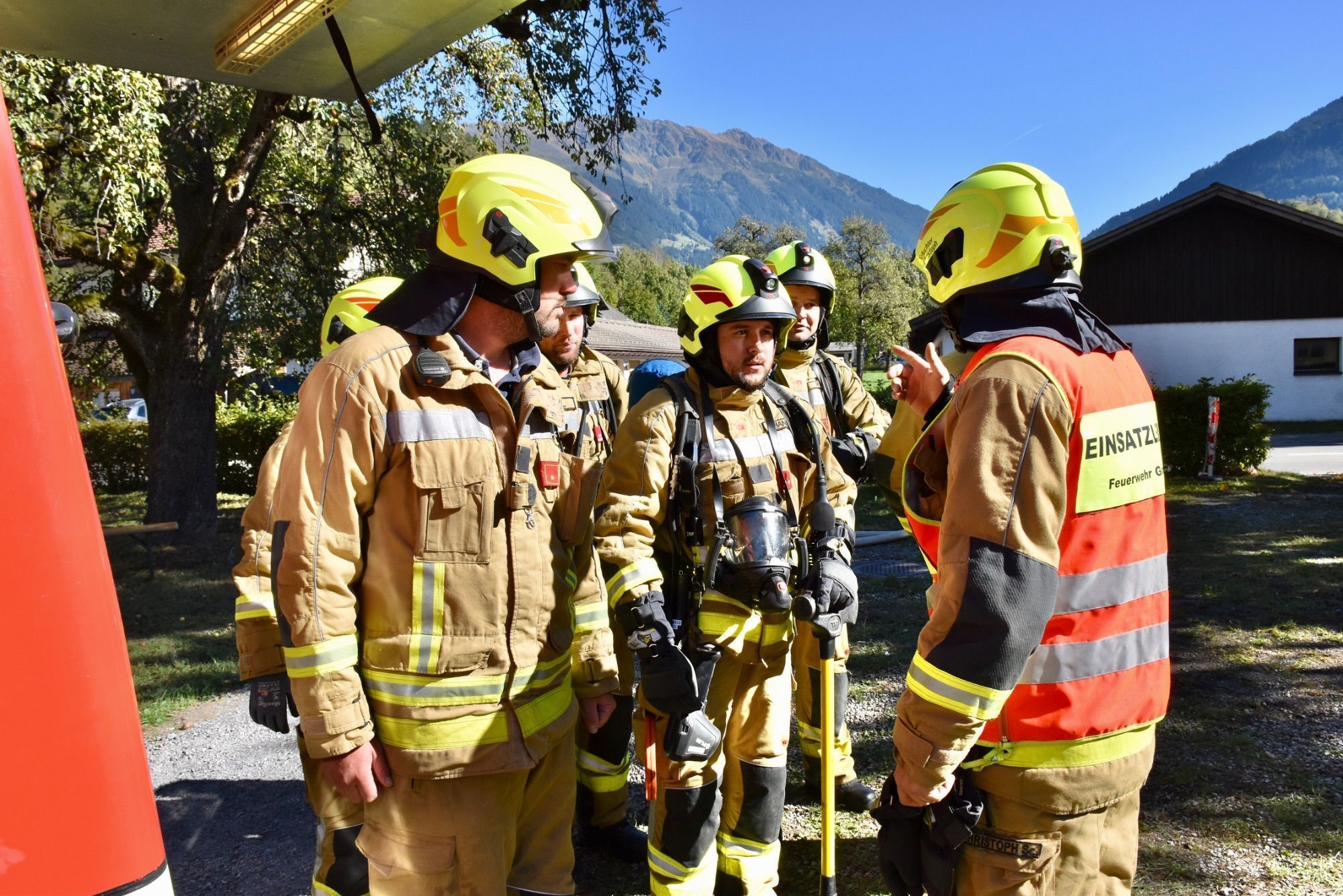Vorführungen der Feuerwehr, Feuerwehr-Minigolf-Parcours und Blick ins Feuerwehrhaus Gantschier.