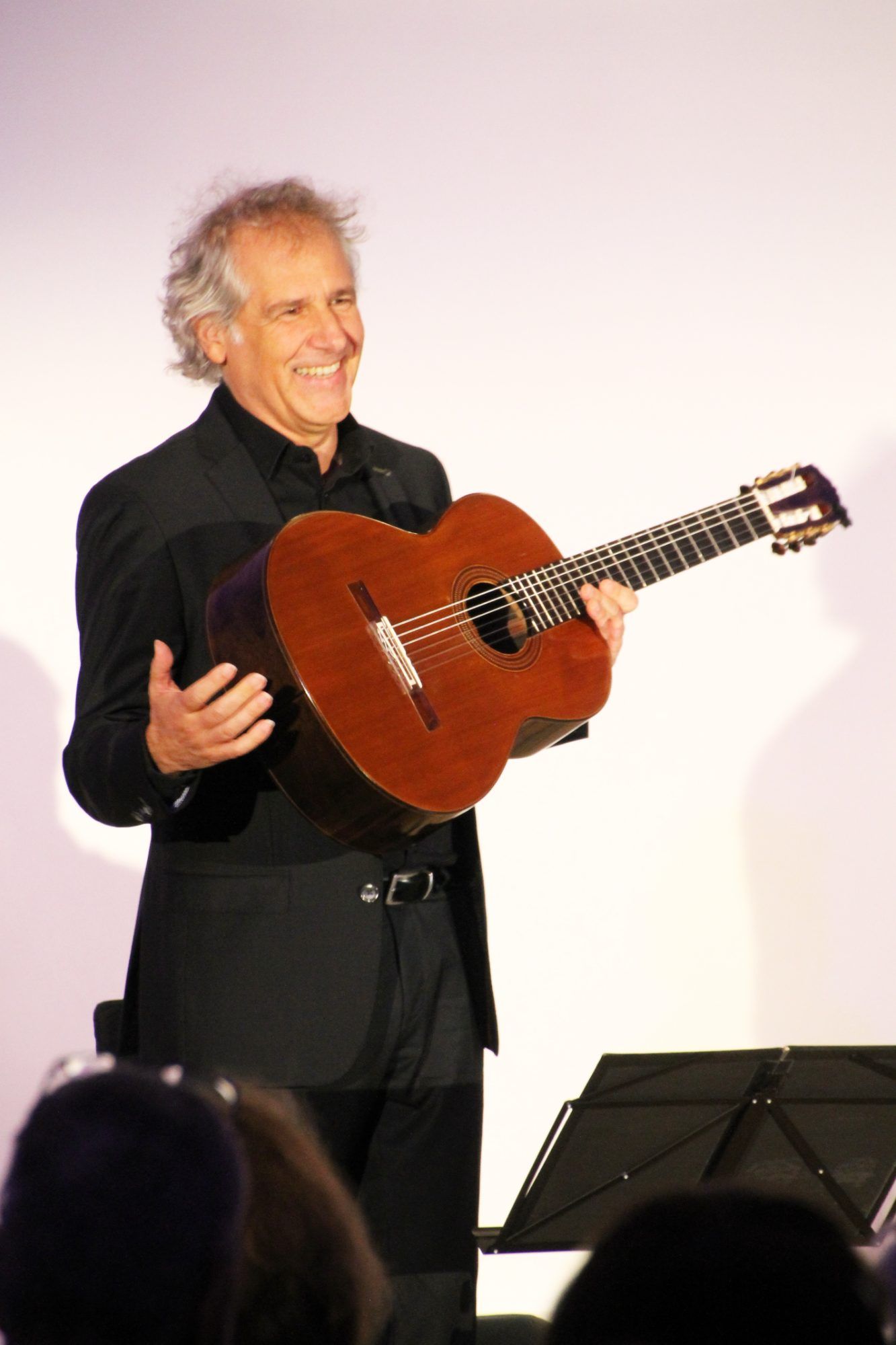 Von den internationalen Bühnen zurück in die ehemalige Heimat. Der charismatische Uni-Professor und Gitarrenvirtuose Alexander Swete gab ein doppeltes Gastspiel in Hörbranz.