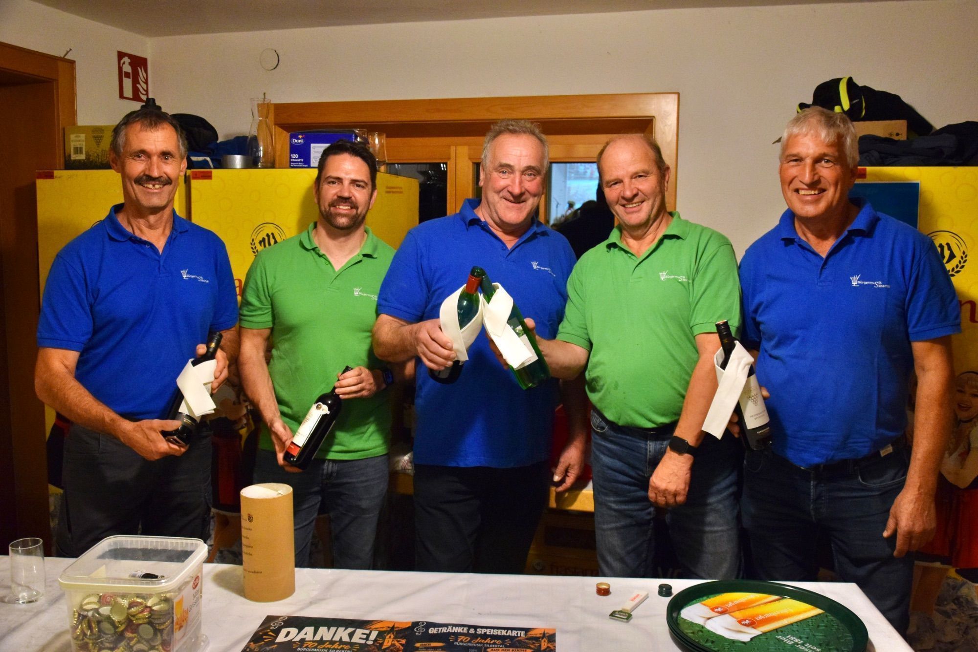 Florian Dönz, Patrick Zudrell, Hubert Saler, Walter Rudigier und Thomas Bitschnau halfen mit beim Fest im Vereinshaus.