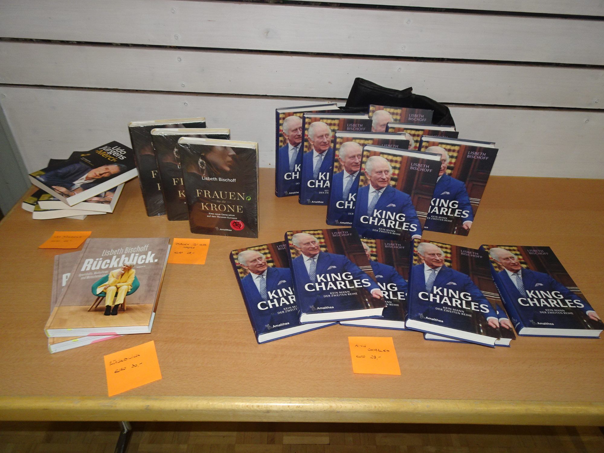 Lisbeth Bischoff hatte ihre Bücher und viele unterhaltsame Geschichten aus den europäischen Königshäusern mitgebracht.