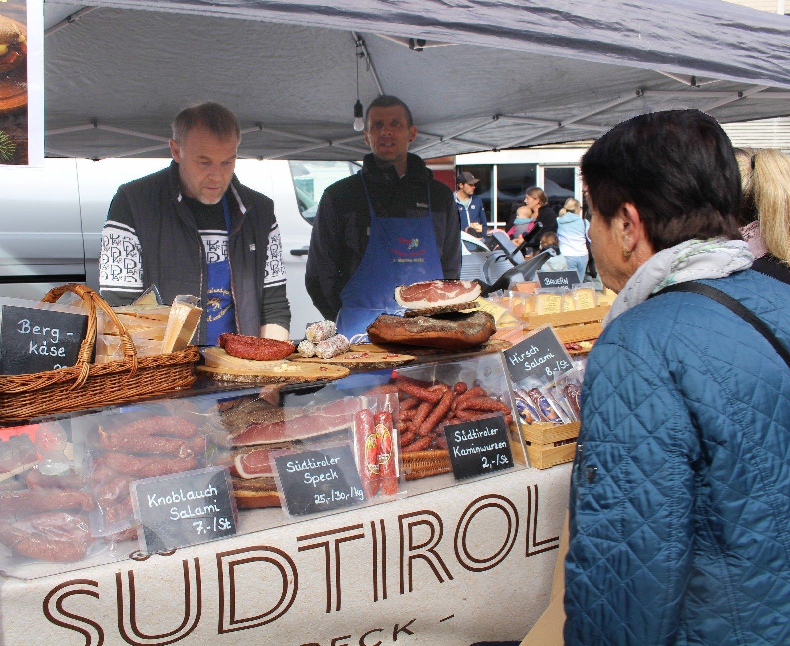 Der Andelsbucher Goaßamarkt ist seit Jahren selbst für Marktfahrer aus Südtirol interessant . . .