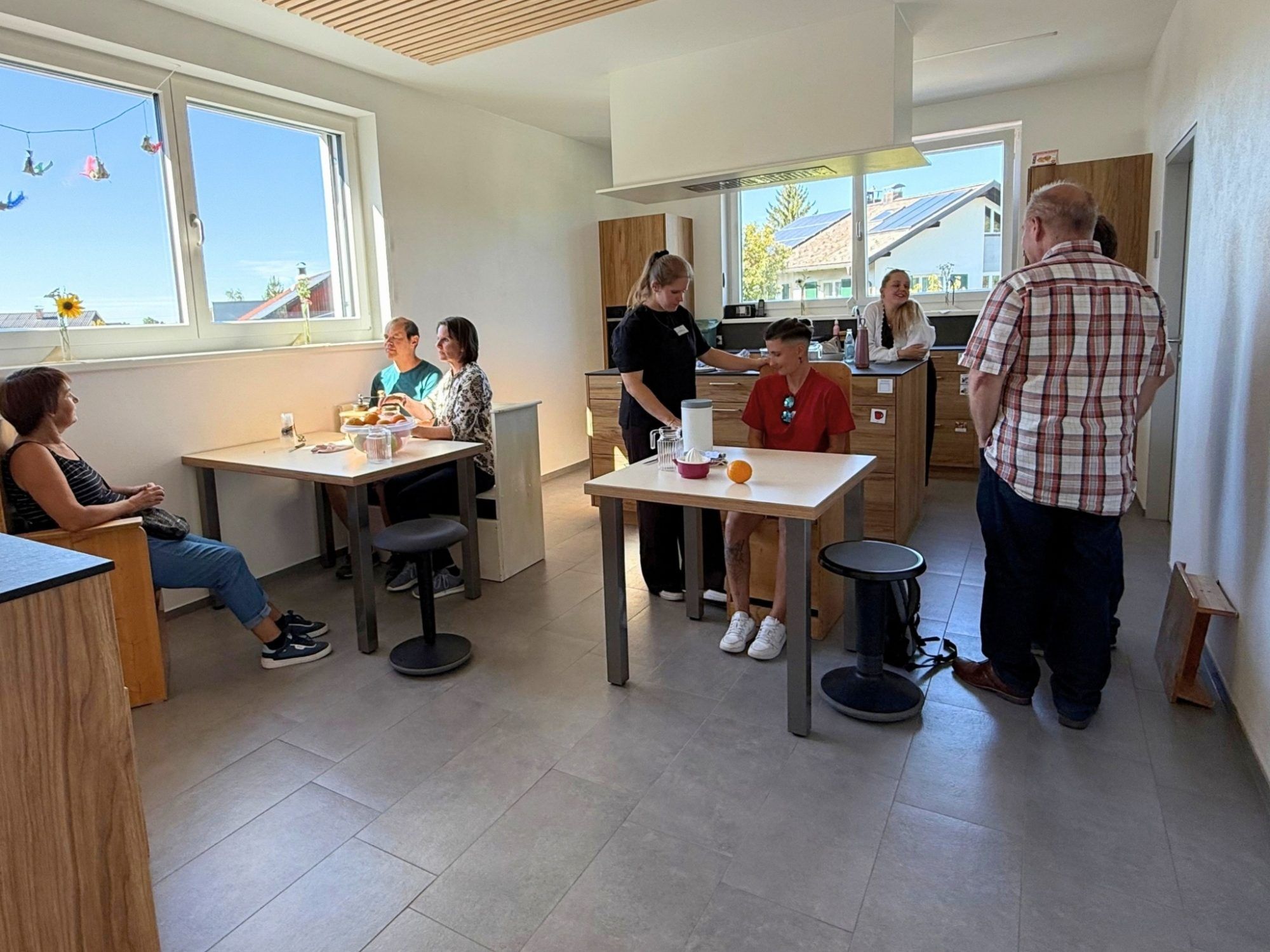 An mehreren Stationen erhielten die Besucher Einblicke in die tägliche Arbeit am Standort und konnten dabei auch selbst ausprobieren und erleben.