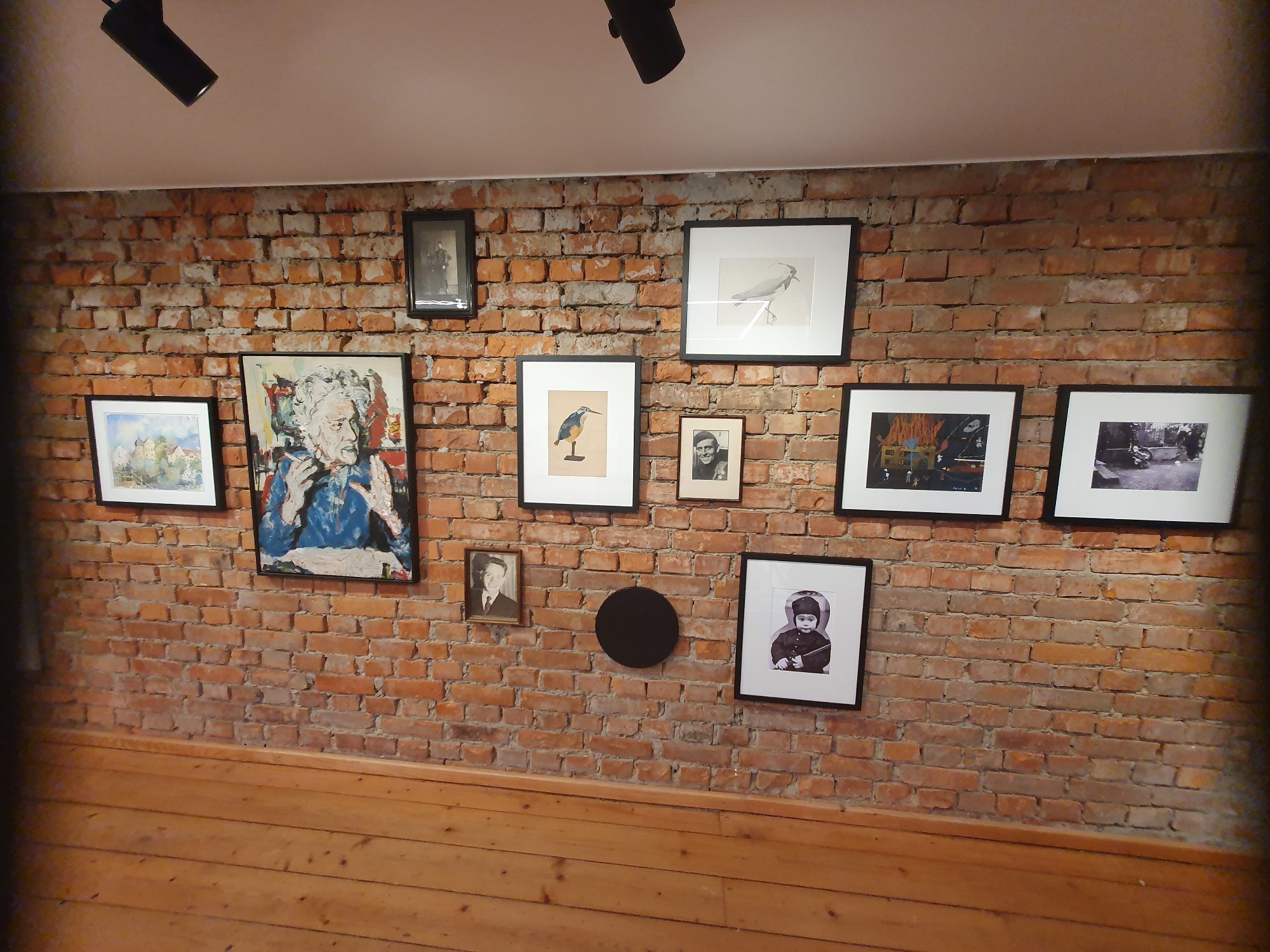 Blick in die Ausstellung von Edgar Leissing