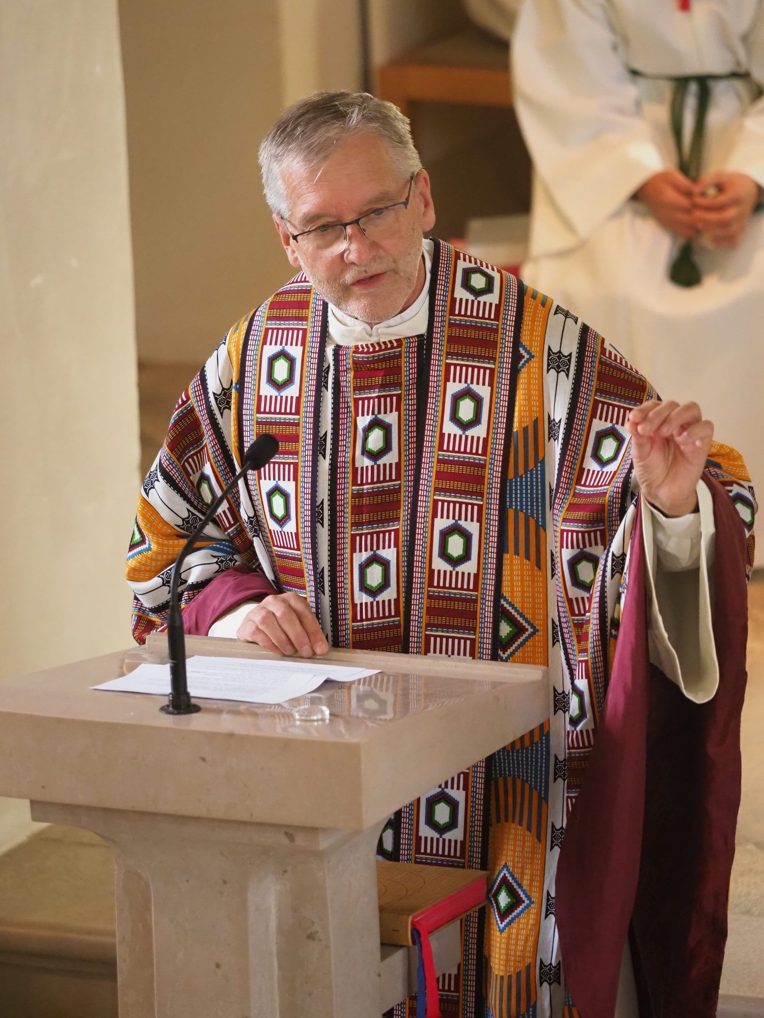 Pfarrer Edwin Matt zelebriert die Heilige Messe.