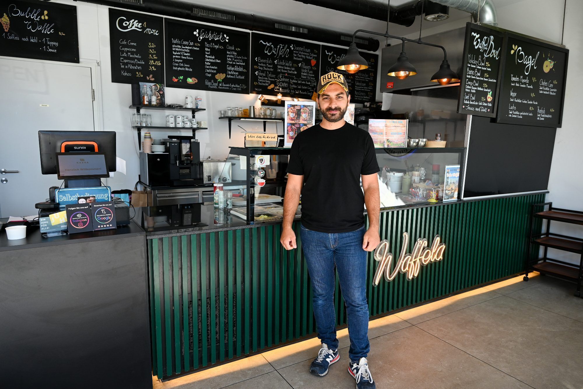 Waffela-Inhaber Levent Gültekin schließt seine Türen in Lustenau. Er sucht einen neuen Pächter für das Lokal.