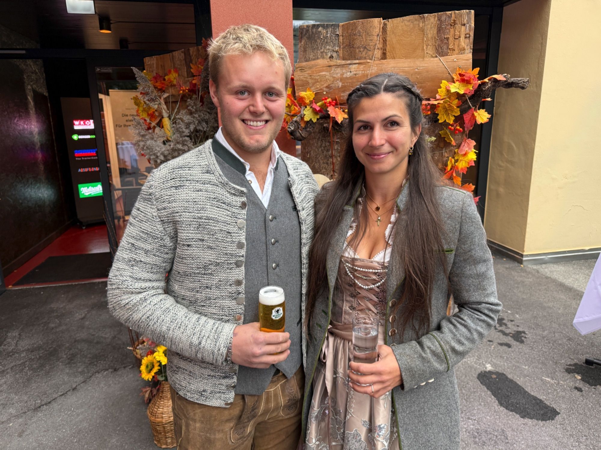 Passend gekleidet: Diana Stefanescu und David Gmeiner (Erdbau Gmeiner)