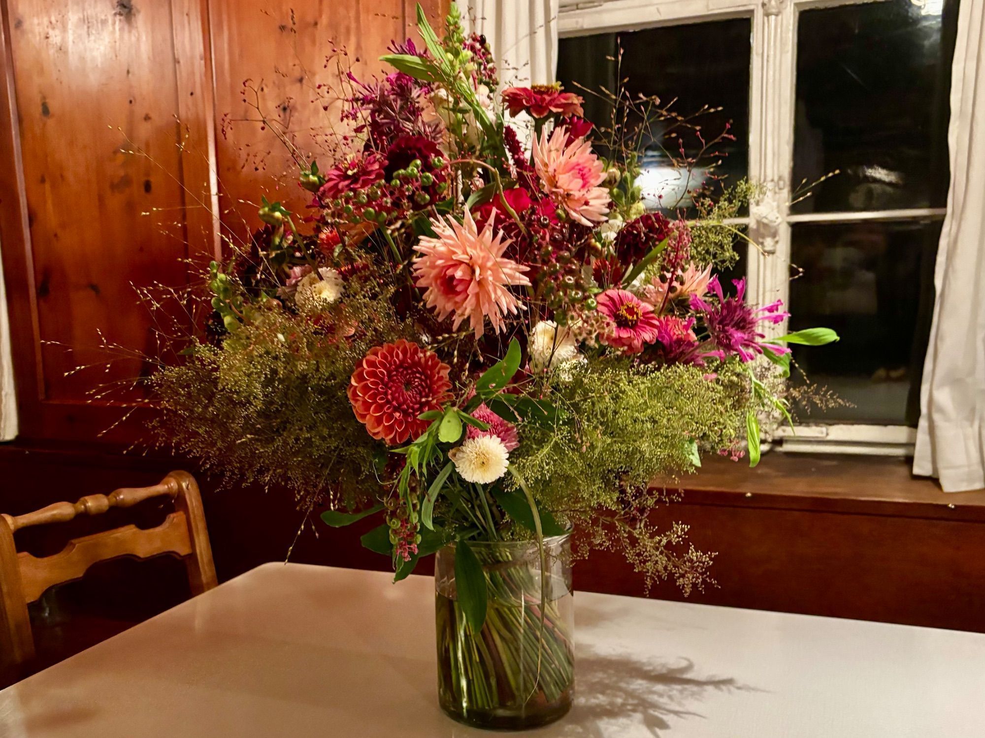 Sebastian Geiger präsentierte Blumen Kopf aus Frastanz und hatte einen gebundenen Blumenstrauß mitgebracht.