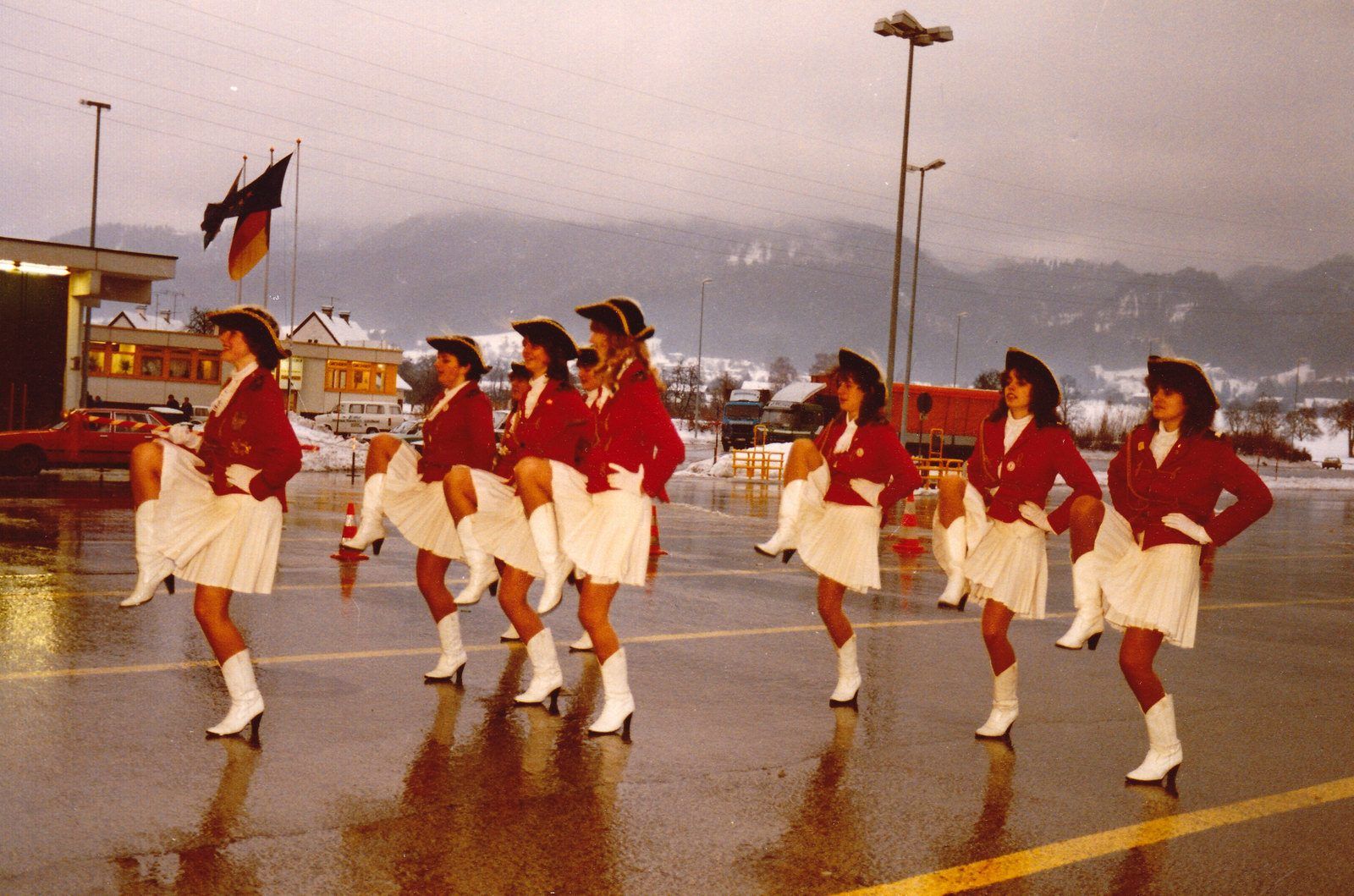 1985: die Hörbranzer Garde beim damaligen Autobahnzollamt.