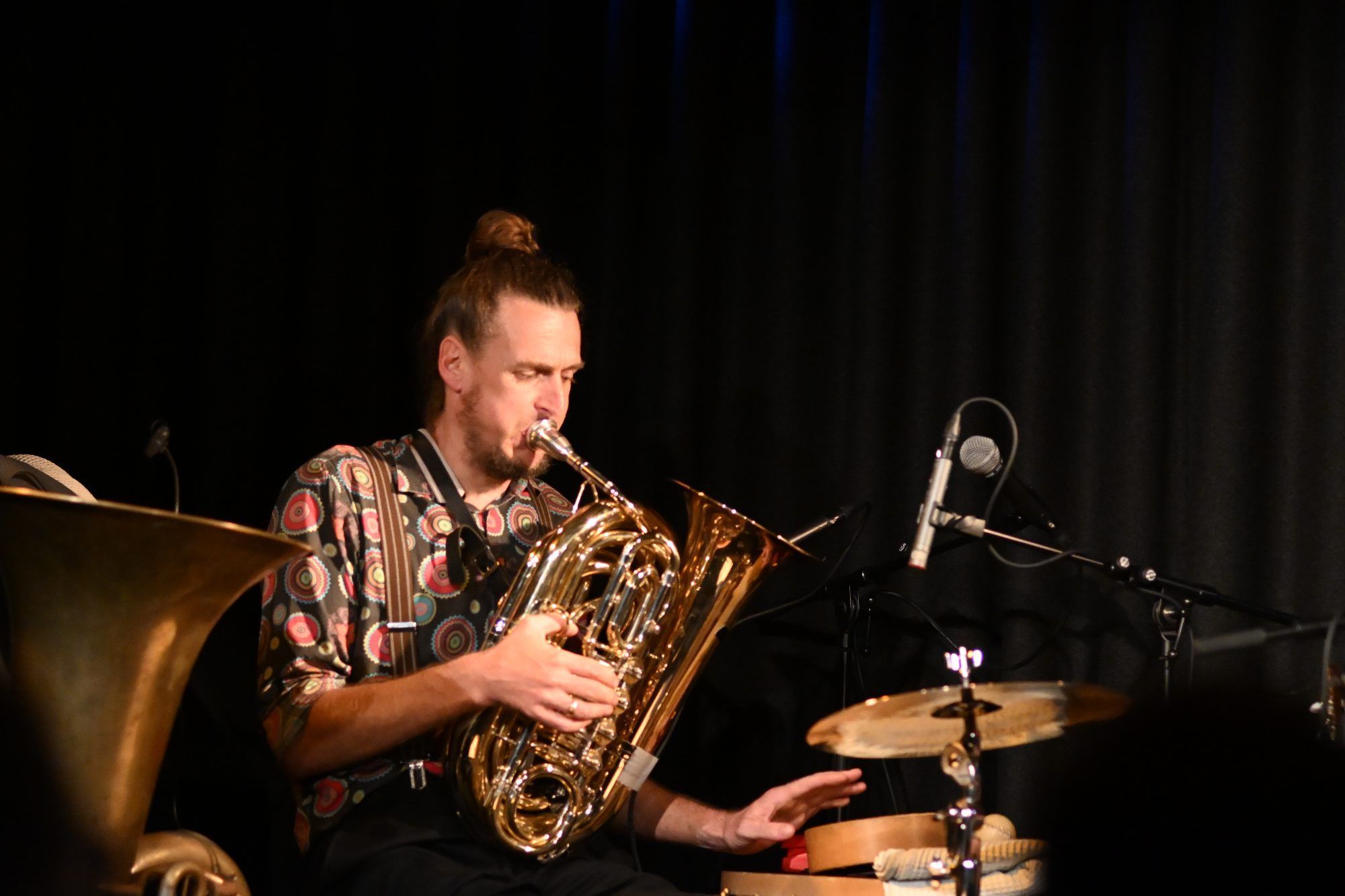 Johannes Bär (hier Tornistertuba und Rhytmusinstrumente)